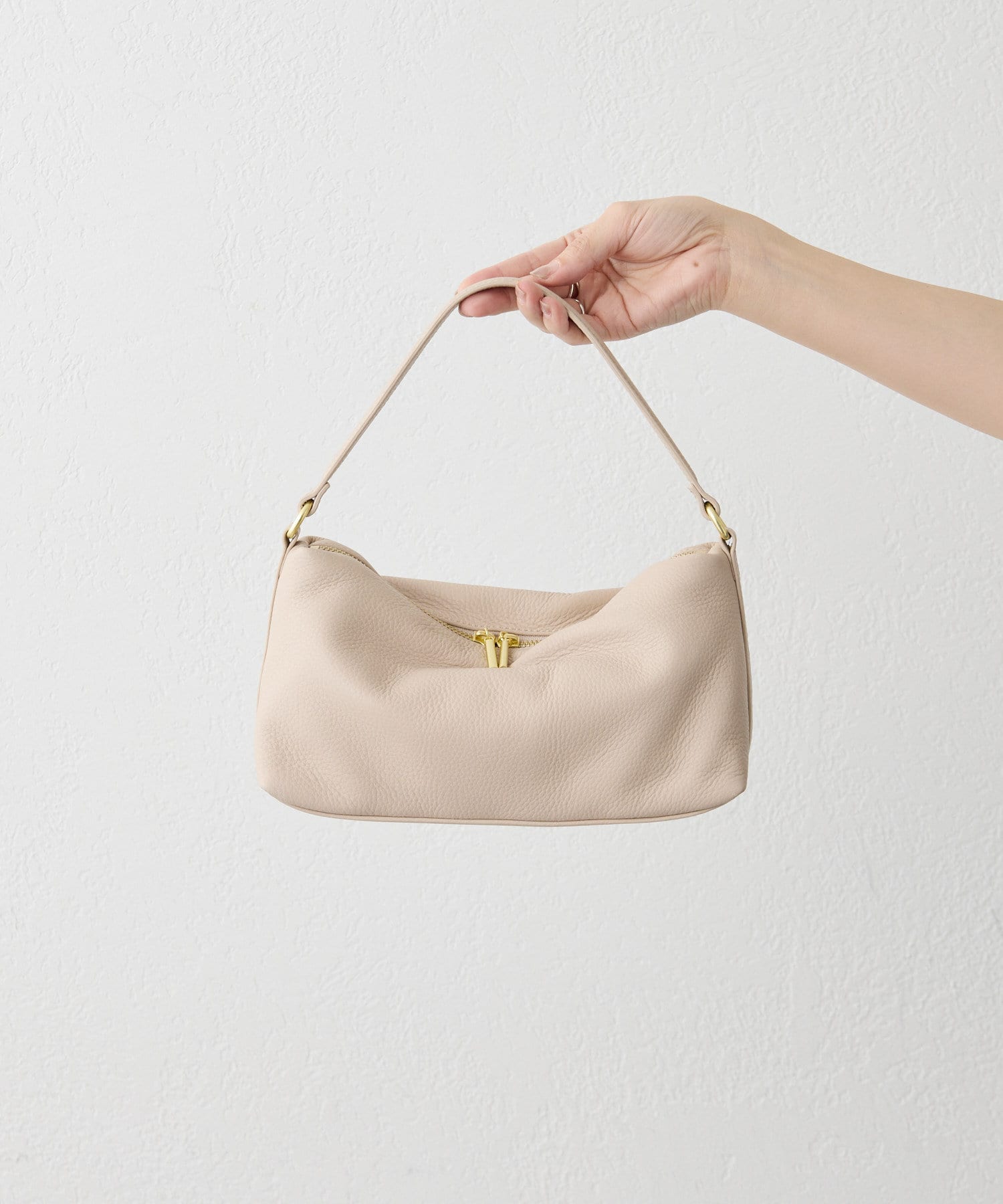 ソフトレザーショルダーバッグ《本革/2way/500mlペットボトルも入る