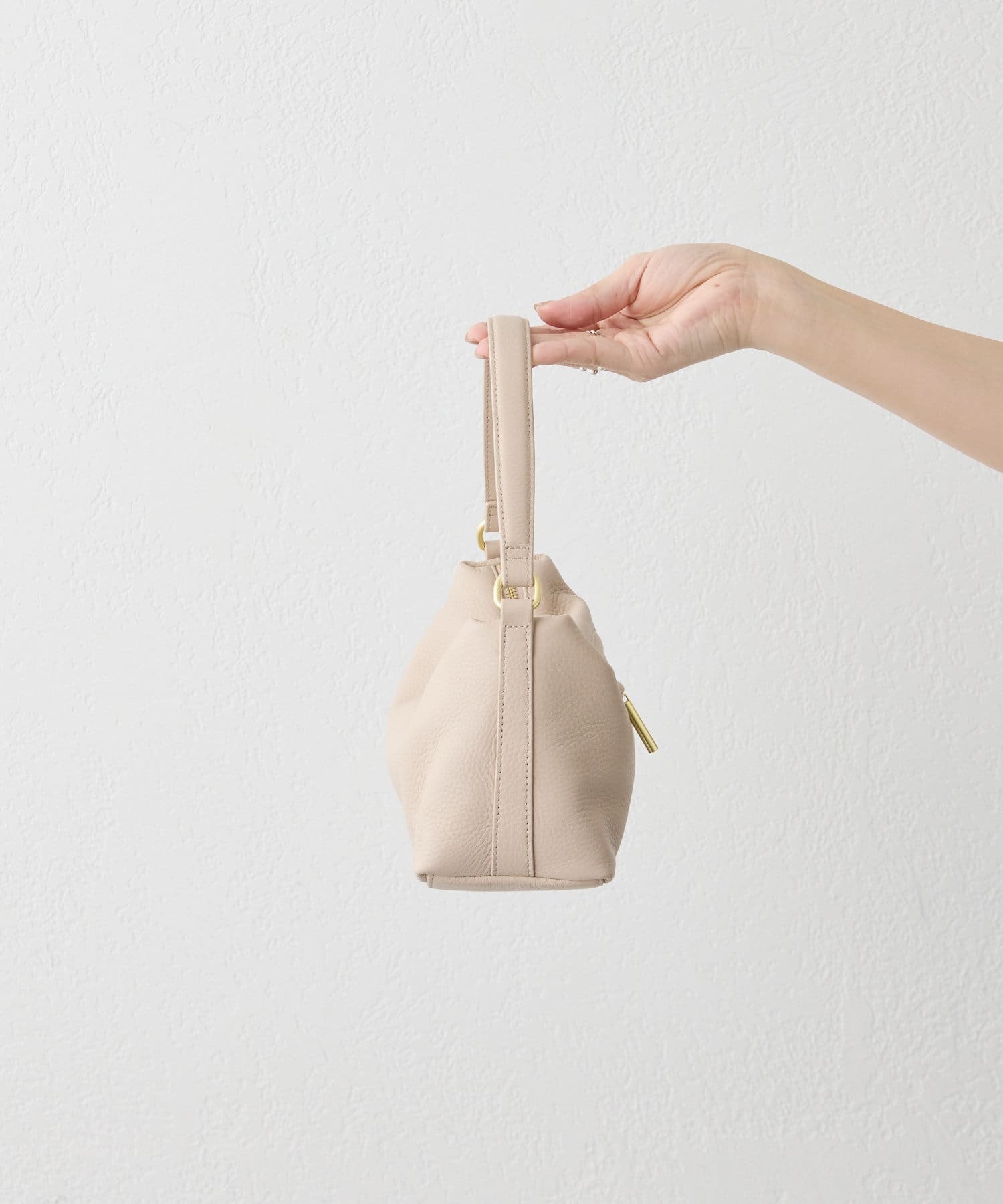 ソフトレザーショルダーバッグ《本革/2way/500mlペットボトルも入る