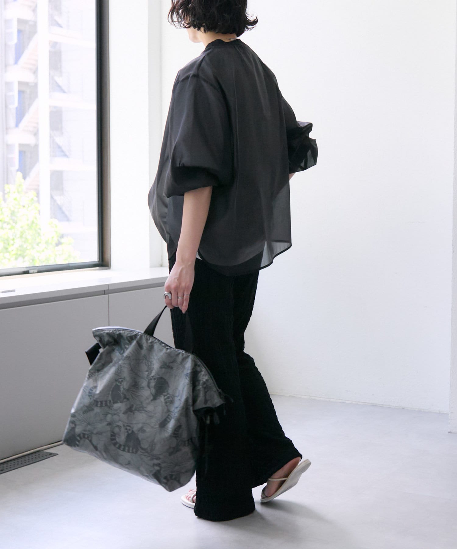ear PAPILLONNER(イア パピヨネ) 【BURLAP OUTFITTER×sampo×ear】ワオキツネザル柄トート＆ショルダーバッグ