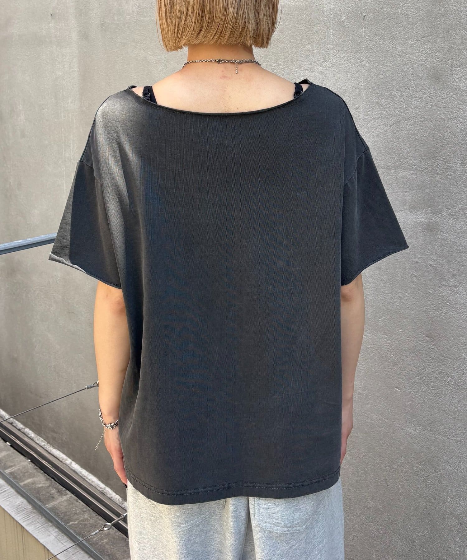 WHO’S WHO gallery(フーズフーギャラリー) 【新色追加】エリオットオフショルTEE