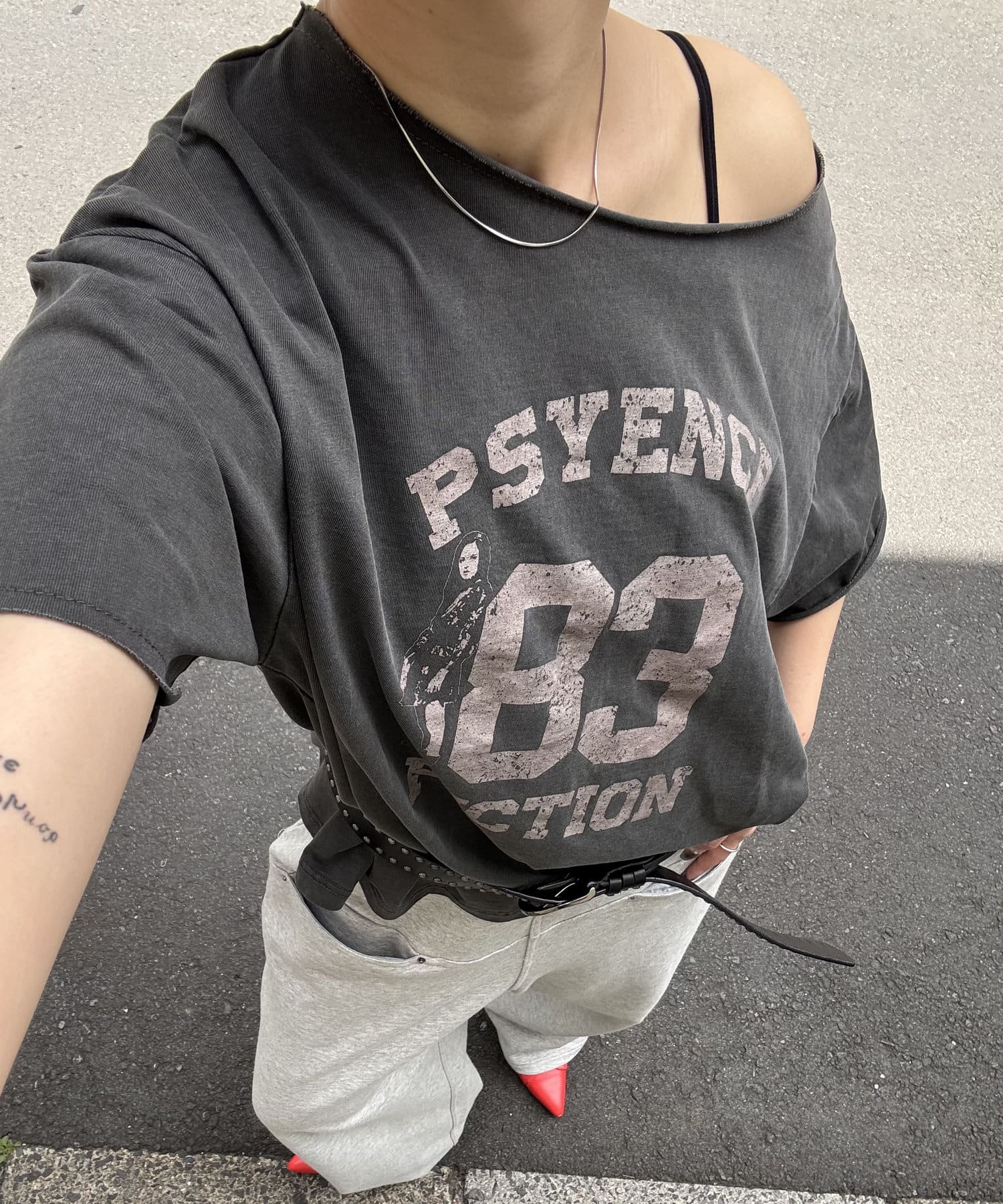 予約】エリオットオフショルTEE | WHO'S WHO gallery(フーズフー