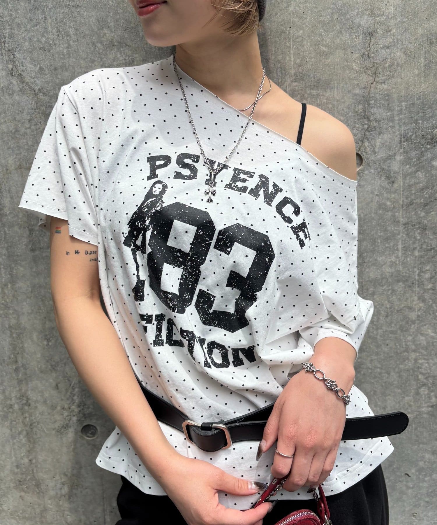 WHO’S WHO gallery(フーズフーギャラリー) 【新色追加】エリオットオフショルTEE