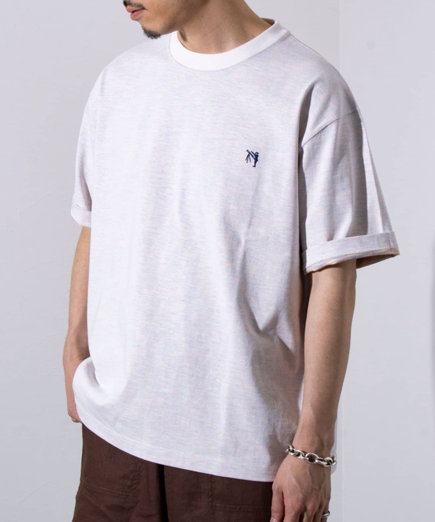 リラックスフィットで着こなせるGLOSTERのアイコン「BOY」シリーズTシャツ・ややゆとりのあるビックシルエットのサイジングのクルーネックTシャツ・裏地にグラデーション配色を施し、袖まくりなどついち