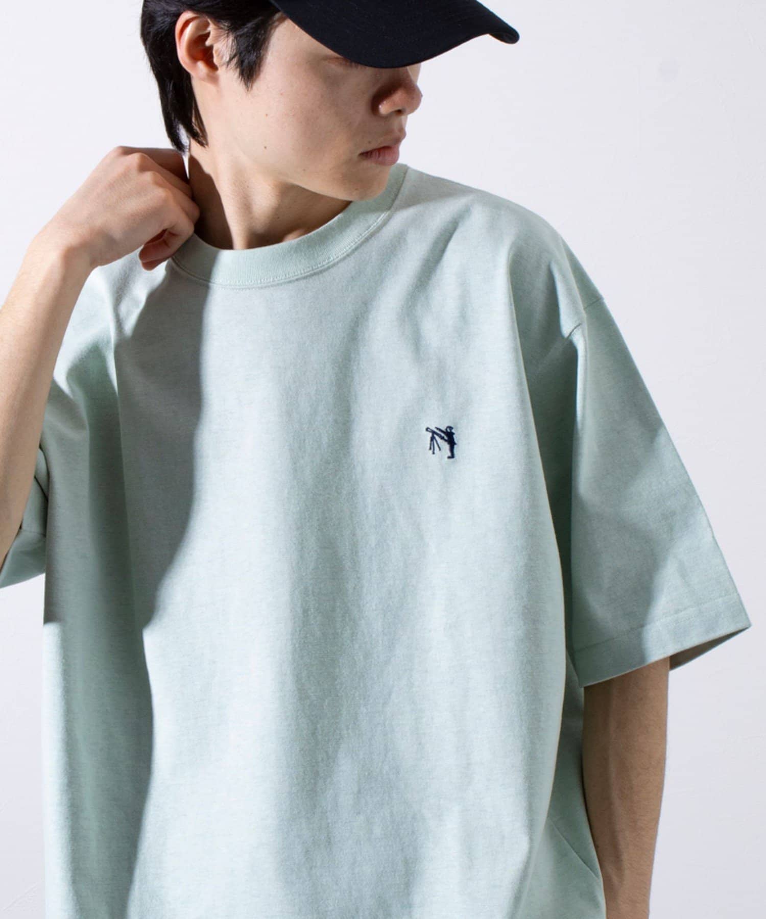リラックスフィットで着こなせるGLOSTERのアイコン「BOY」シリーズTシャツ・ややゆとりのあるビックシルエットのサイジングのクルーネックTシャツ・裏地にグラデーション配色を施し、袖まくりなどついち
