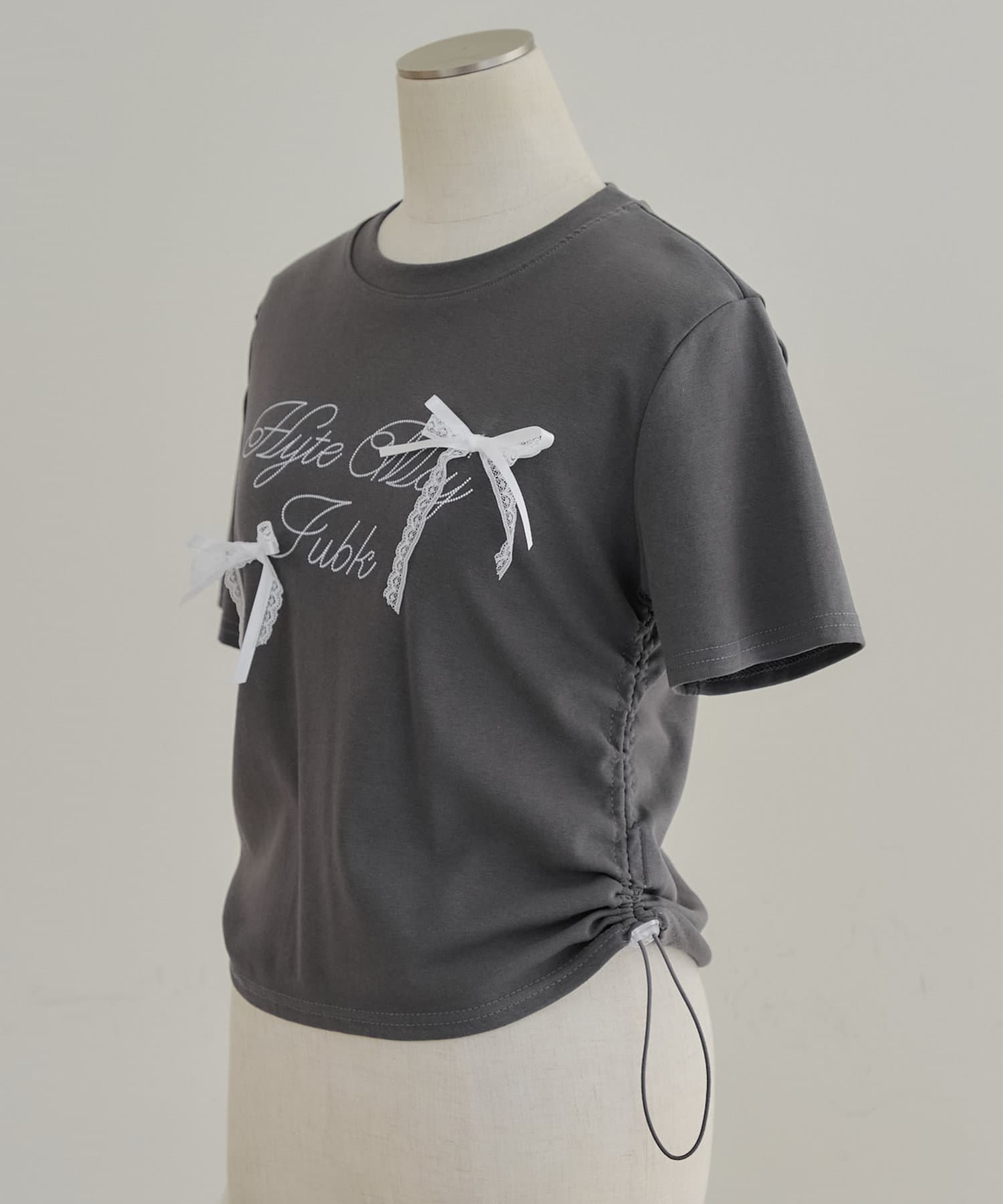 Remind me and forever(リマインドミーアンドフォーエバー) 裾ドロストサテンリボンTシャツ