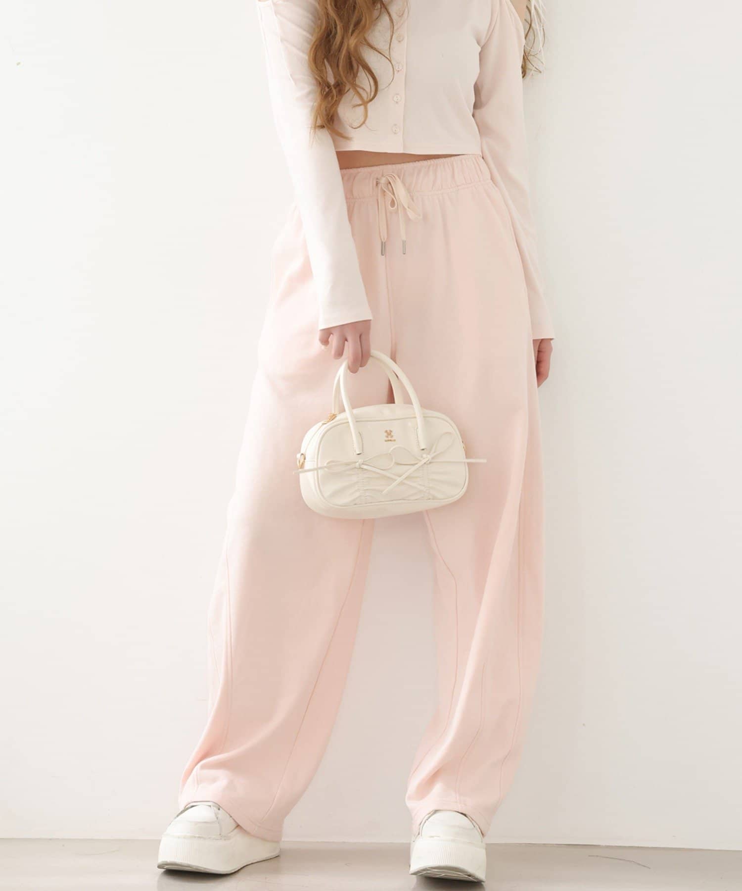 ~NICECLAUP 2025 Early Summer Collection~ゆるっとしたシルエットが魅力のスウェット素材のカーブパンツが登場！丸みのあるカーブデザインが特徴で、リラックス感がありな