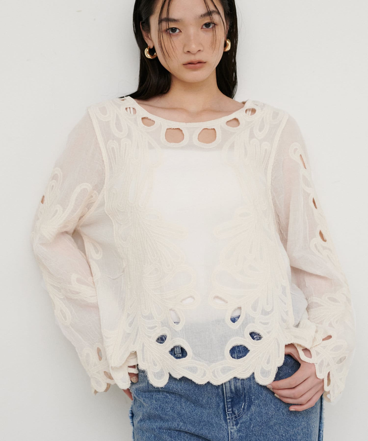 LARUTA(ラルータ) コットン刺繍カットブラウス