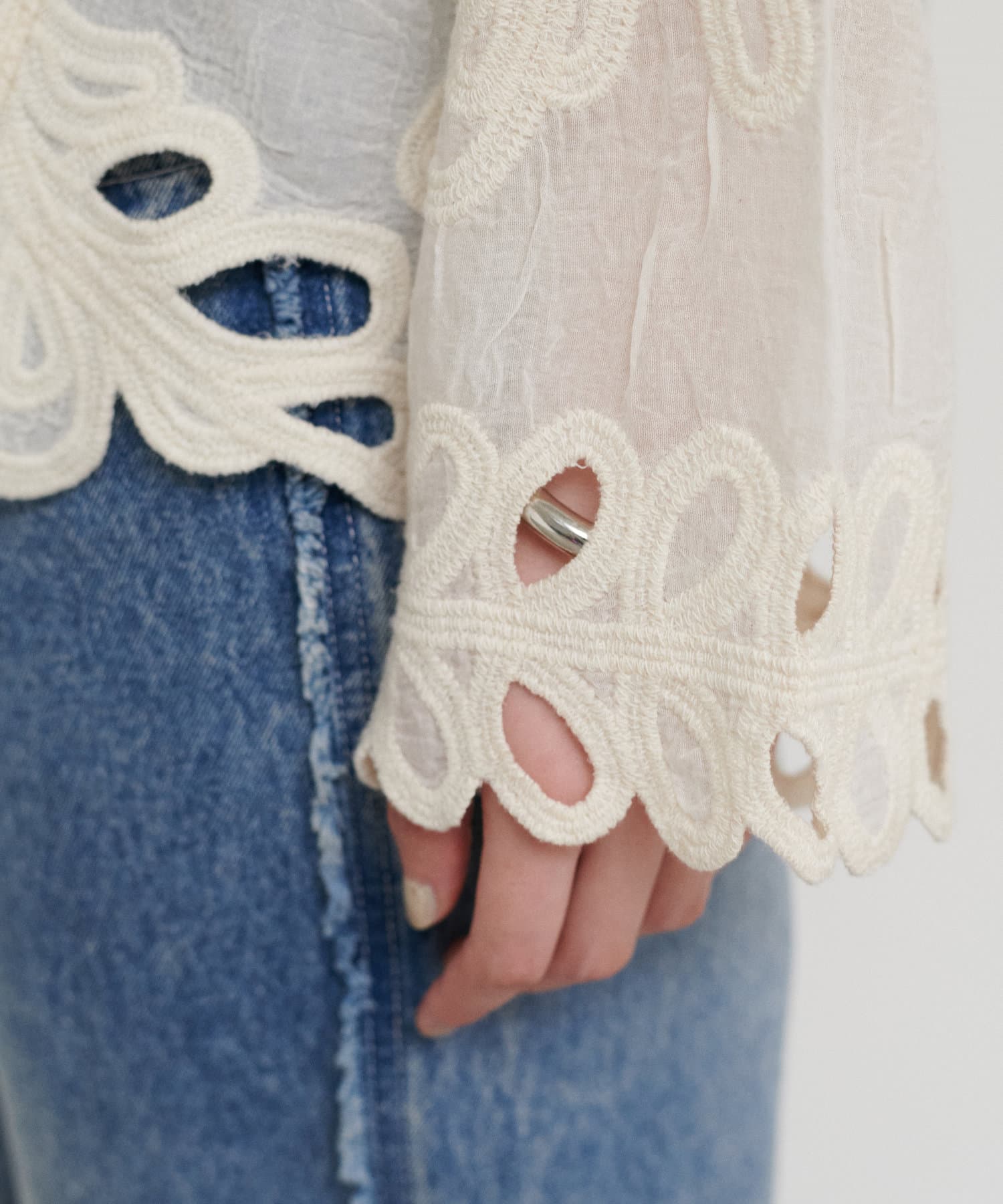 LARUTA(ラルータ) コットン刺繍カットブラウス