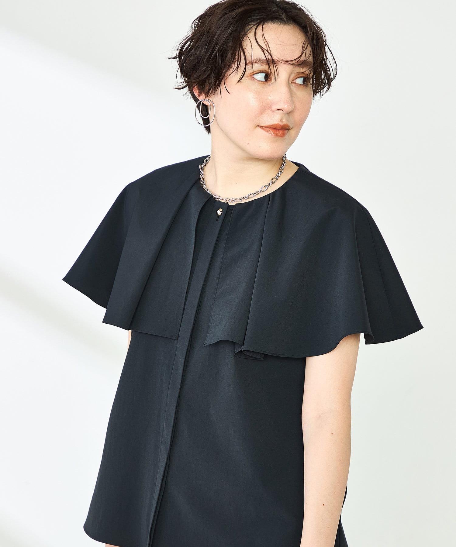 ◇25SS◇NOLLEY'S sophi◆Point・軽めのタフタ素材を使用したブラウス・ケープのような大きめの衿がポイント・シンプルでクリーンな印象でありながら、華やかに見せてくれる1枚・