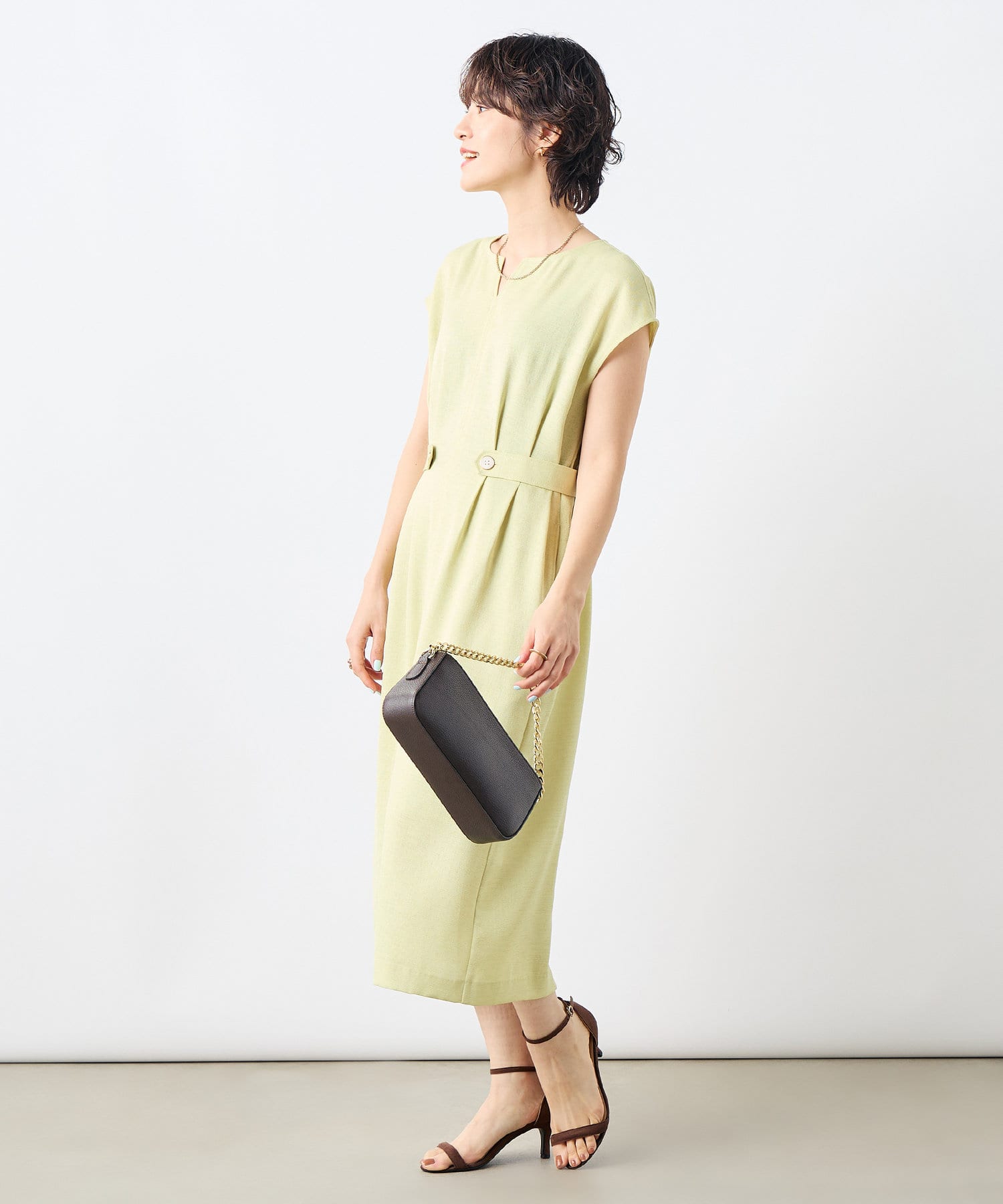 ◇25SS◇NOLLEY'S sophi◆Point・夏の定番人気素材、麻調合繊を使用したワンピース・長すぎない丈感とコクーンシルエットで、どんな方が着てもすっきりみえるワンピース・後ろ側は