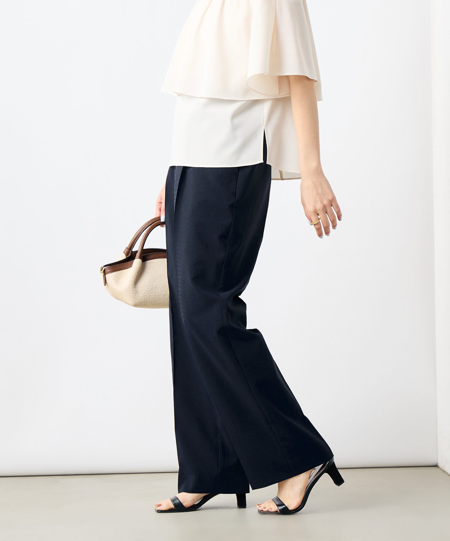 ◇25SS◇NOLLEY'S◆Point・ドライタッチのトロ風素材を使用したワイドパンツ・全体をスッキリさせ、膝上を少し絞り脚長効果があるシルエットに・暑い時期から秋口まで長く着用できる素材