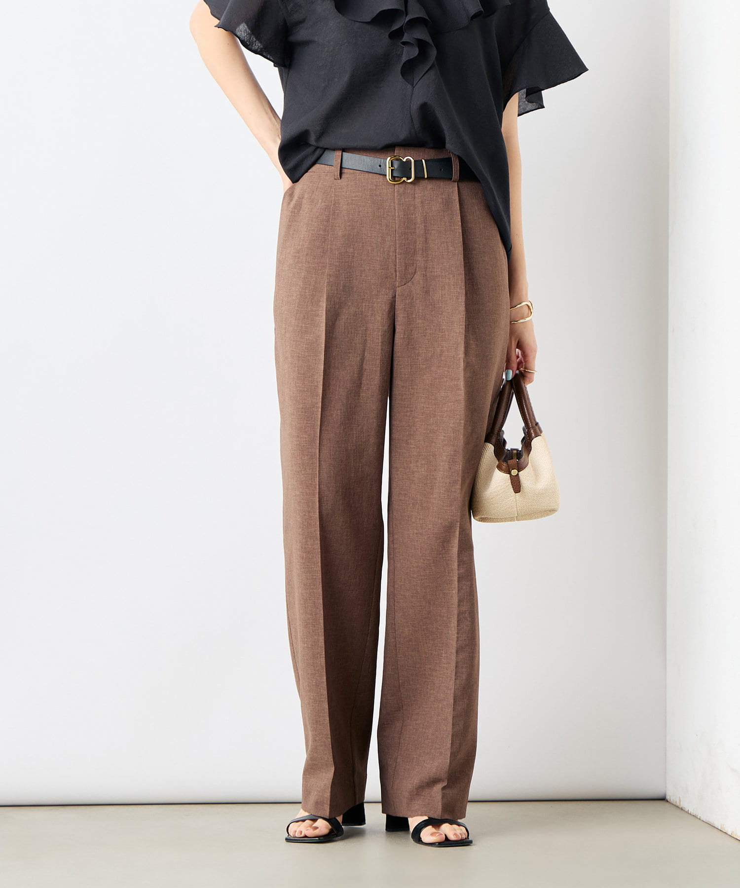 ◇25SS◇NOLLEY'S◆Point・ドライタッチのトロ風素材を使用したワイドパンツ・全体をスッキリさせ、膝上を少し絞り脚長効果があるシルエットに・暑い時期から秋口まで長く着用できる素材