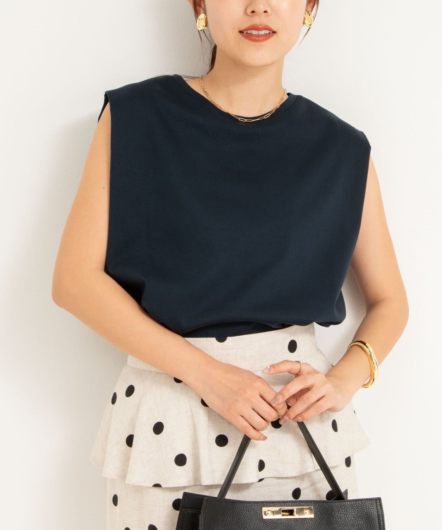 ◇25SS◇NOLLEY'S◆Point・夏を快適に過ごせる高機能素材のノースリーブカットソー・「LA＋」という素材を使用し、形状安定/防縮/防シワ/汗染み防止という高機能をポリエステルを混