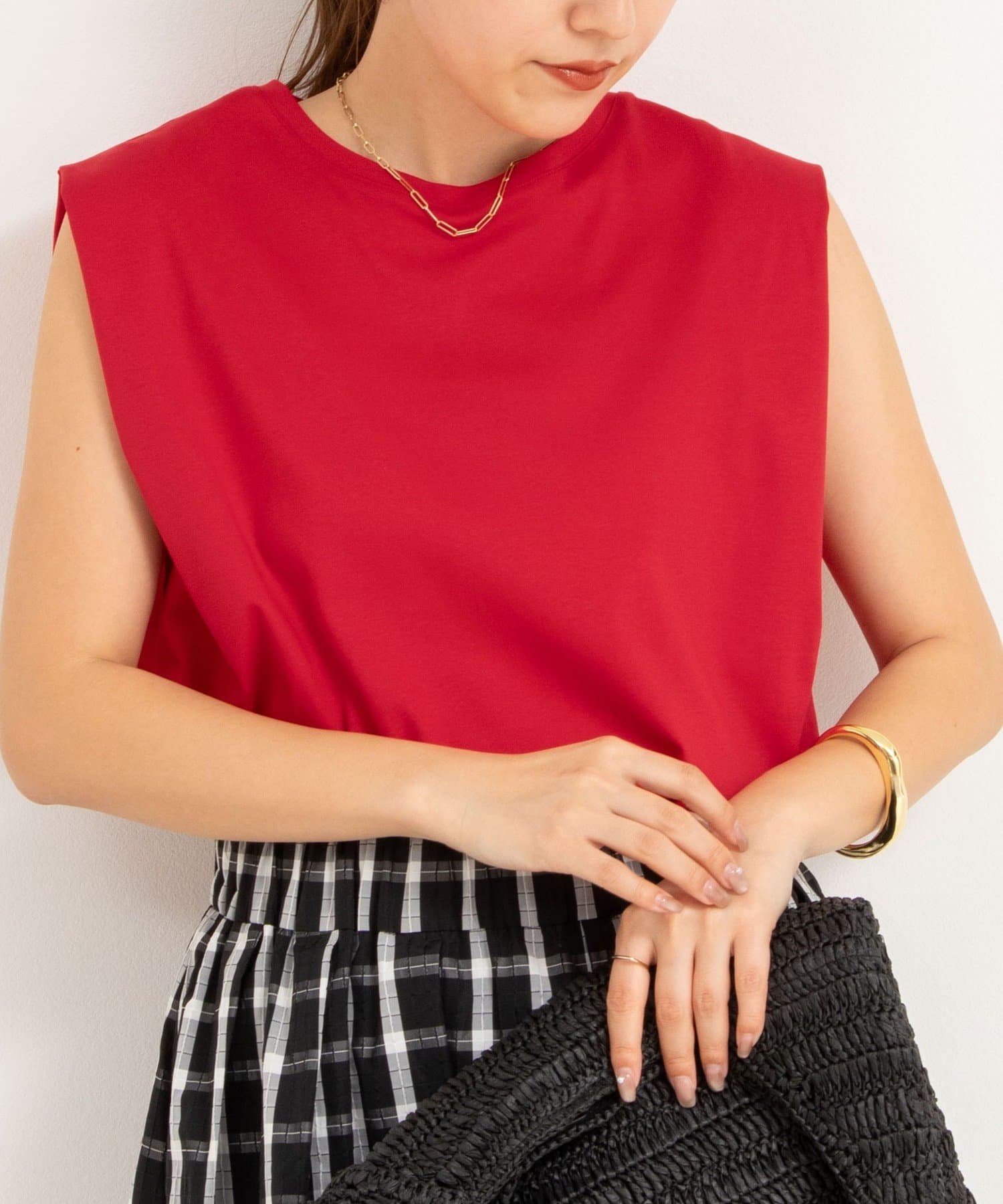 ◇25SS◇NOLLEY'S◆Point・夏を快適に過ごせる高機能素材のノースリーブカットソー・「LA＋」という素材を使用し、形状安定/防縮/防シワ/汗染み防止という高機能をポリエステルを混