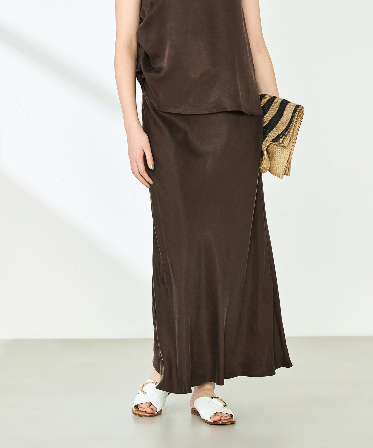 ◇25SS◇2nd NOLLEY'S◆Point・人気素材「キュプラレーヨンフィブリルサテン」を使用したロングスカート・光沢のある生地にあえてフィブリル加工(摩擦により毛羽立たせる)を施した