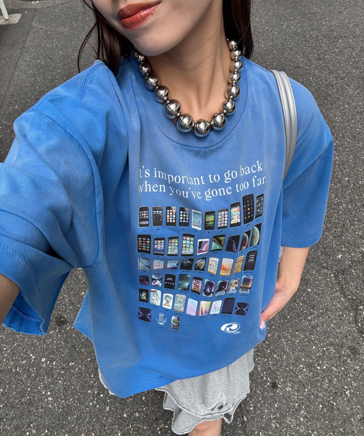 こなれた風合いが魅力のヴィンテージフェードTシャツ▼ポイント1枚ずつ異なる表情を持つ、ヴィンテージフェードTシャツ。絶妙な色落ち感と、あえてラフに仕上げたグラインダーダメージ、味のあるひび割れプリント