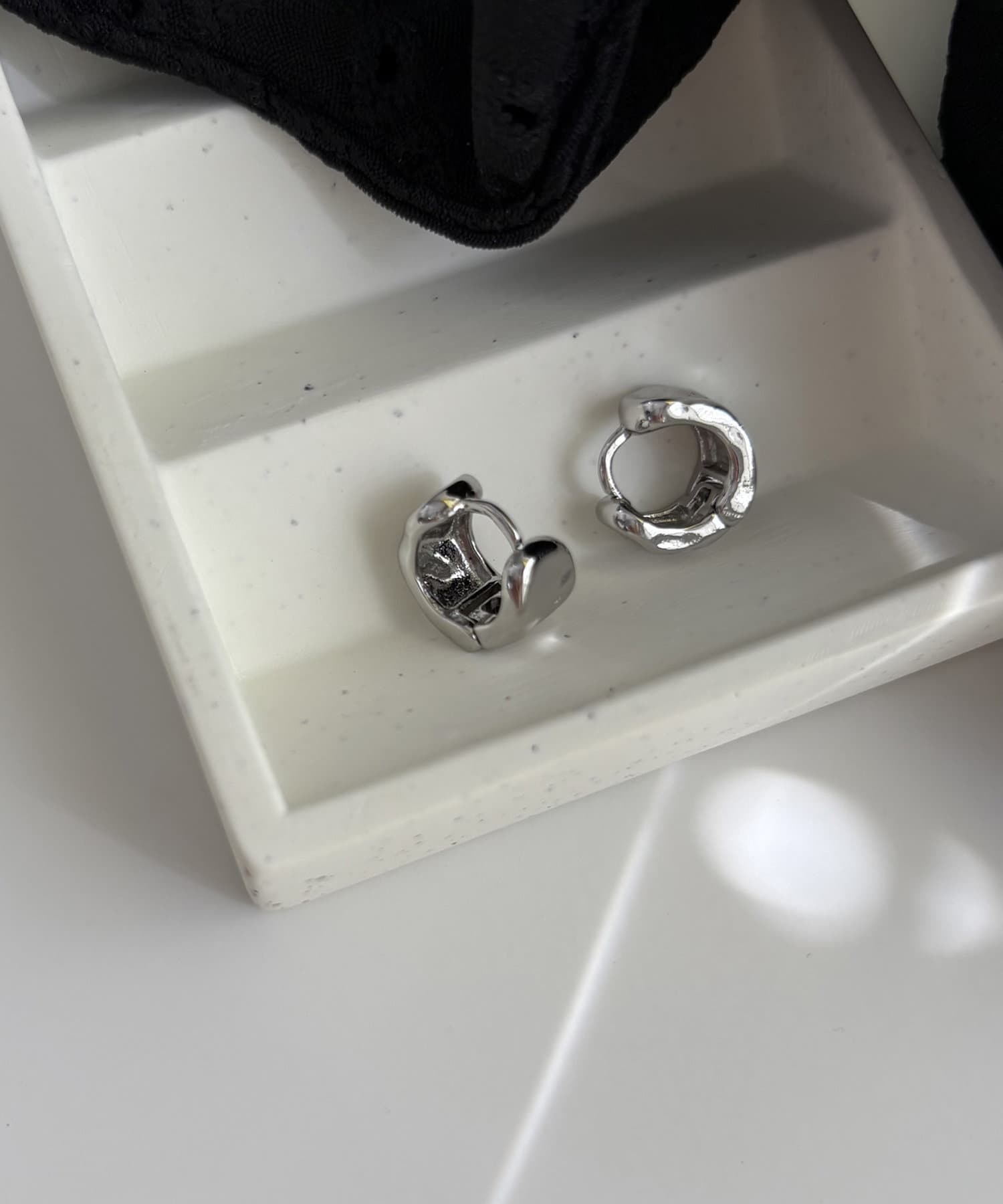 CAPRICIEUX LE'MAGE(カプリシュレマージュ) 〈GOLDY/ゴールディ〉ワイドミニフープワンタッチピアス