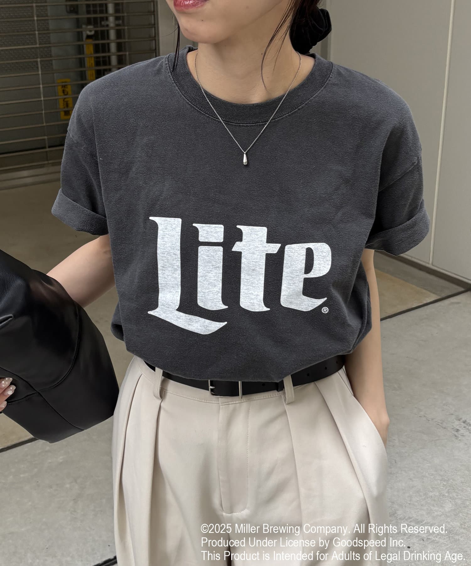 アメリカのビールブランド「ミラーライト」のロゴがプリントされた半袖Tシャツ商品ポイント・フロントのインパクトのあるロゴがポイント・ビンテージライクな生地感がこなれた印象に・程よいルーズさが抜け感をプラ