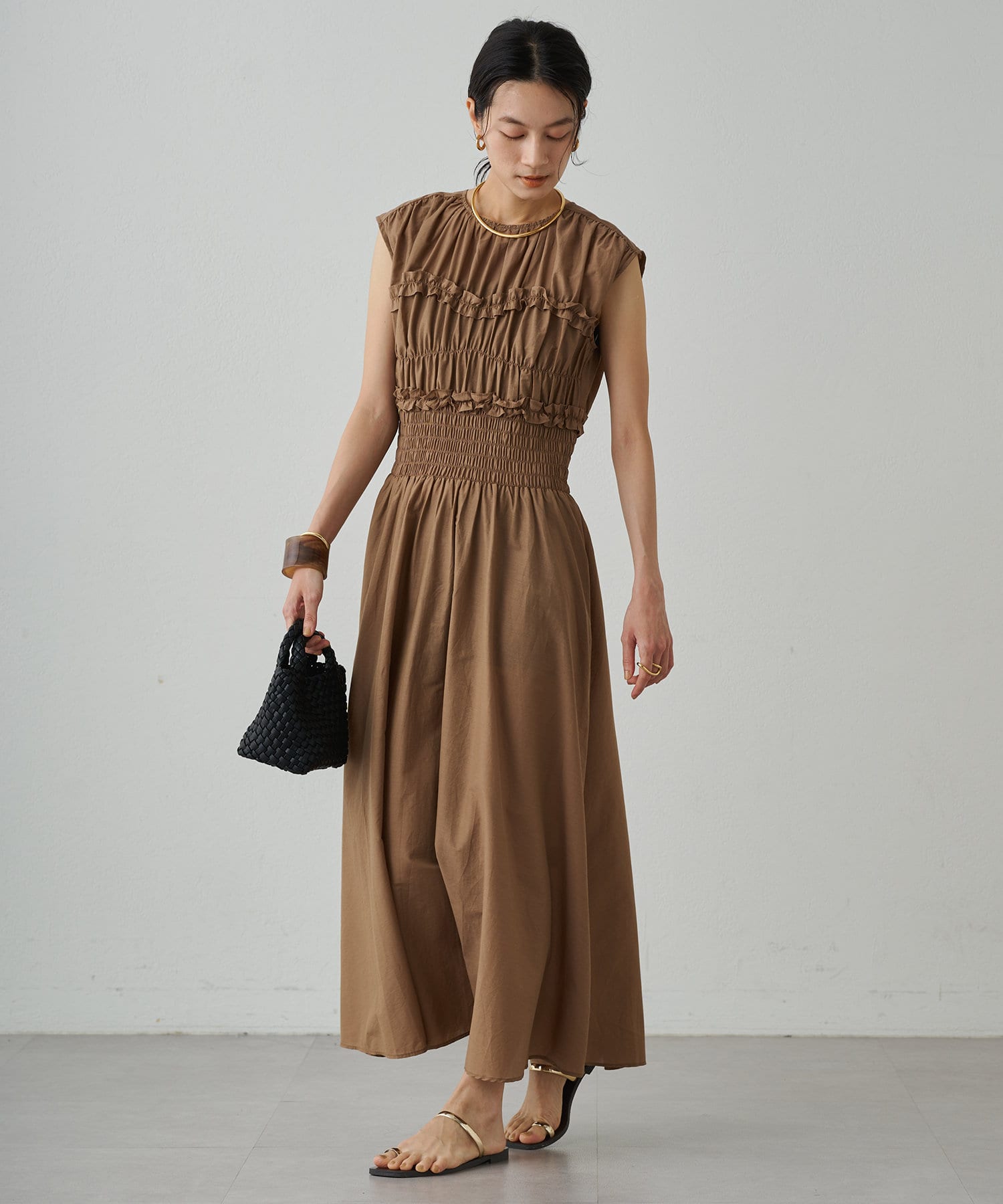 新品タグ付【Loungedress】定価25,300円シャーリングノースリワンピ Loungedress】シャーリングノースリワンピース | OUTLET