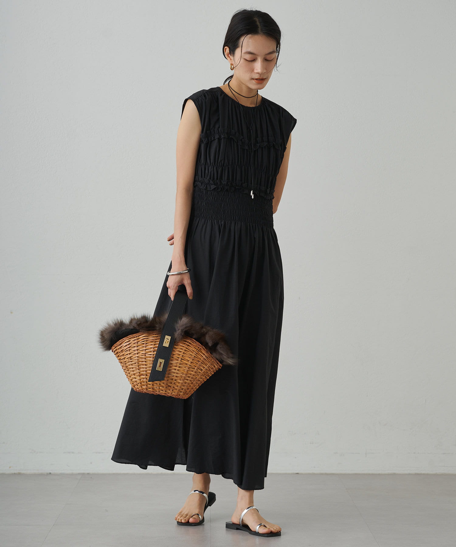 Loungedress】シャーリングノースリワンピース | OUTLET
