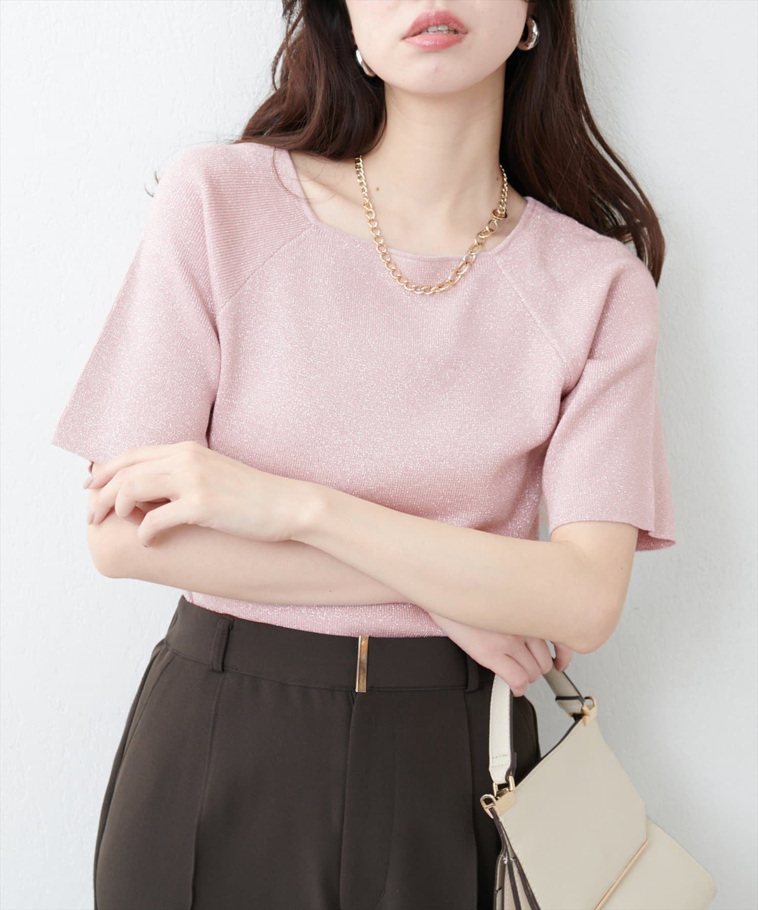【2025SS natural couture】着回し力抜群なシンプルリブニット■Designキラッとしたラメ感が大人見えするニット。スクエアネックですっきり華奢見えし上品な印象に。1枚持っておいて頂