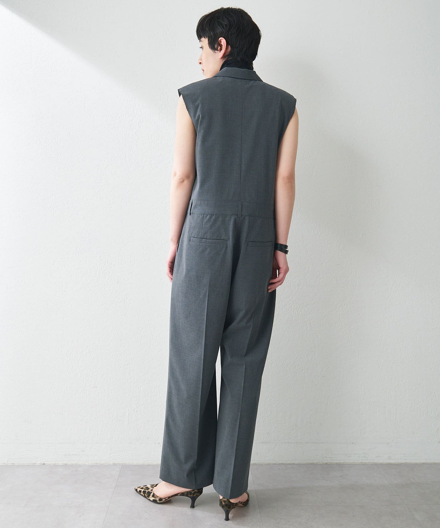 Whim Gazette(ウィム ガゼット) ＜インフルエンサーコラボ＞【THE PAUSE】テーラーカラーノースリーブジャンプスーツ