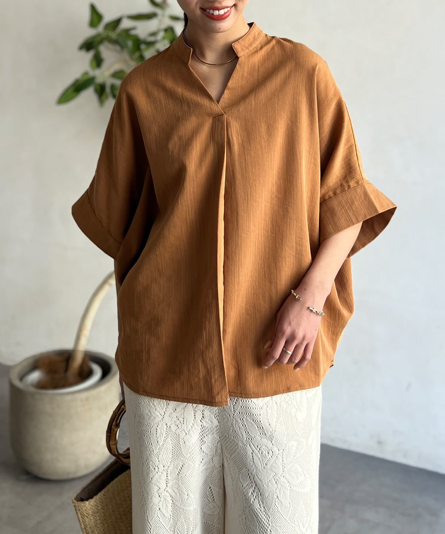 Chez toi(シェトワ) リネンタッチ袖ターンバックブラウス
