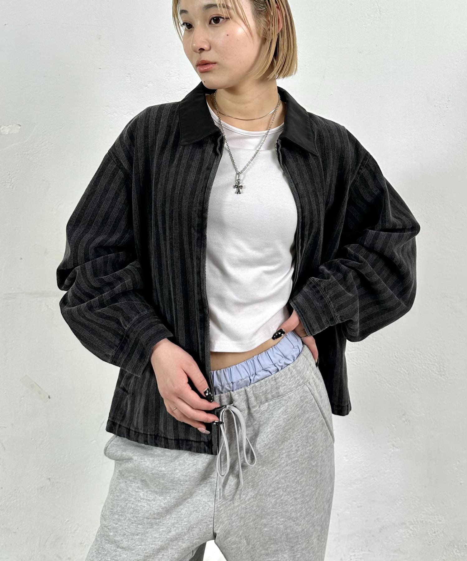 OUTLET(アウトレット) 【WHO'S WHO gallery】ストライプデニム襟切替えジップジャケット