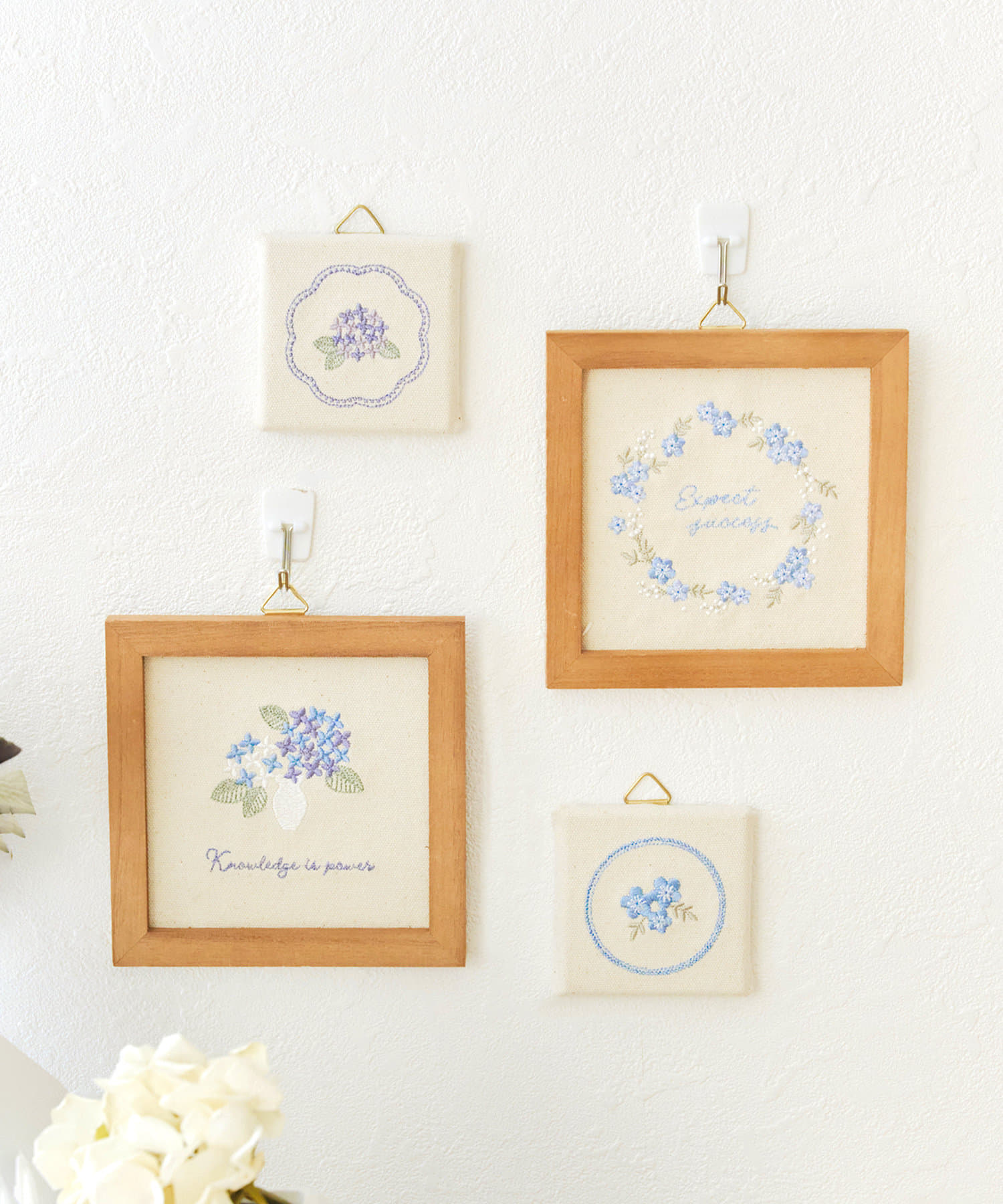 salut!(サリュ) ネモフィラ刺繍ファブリックパネル