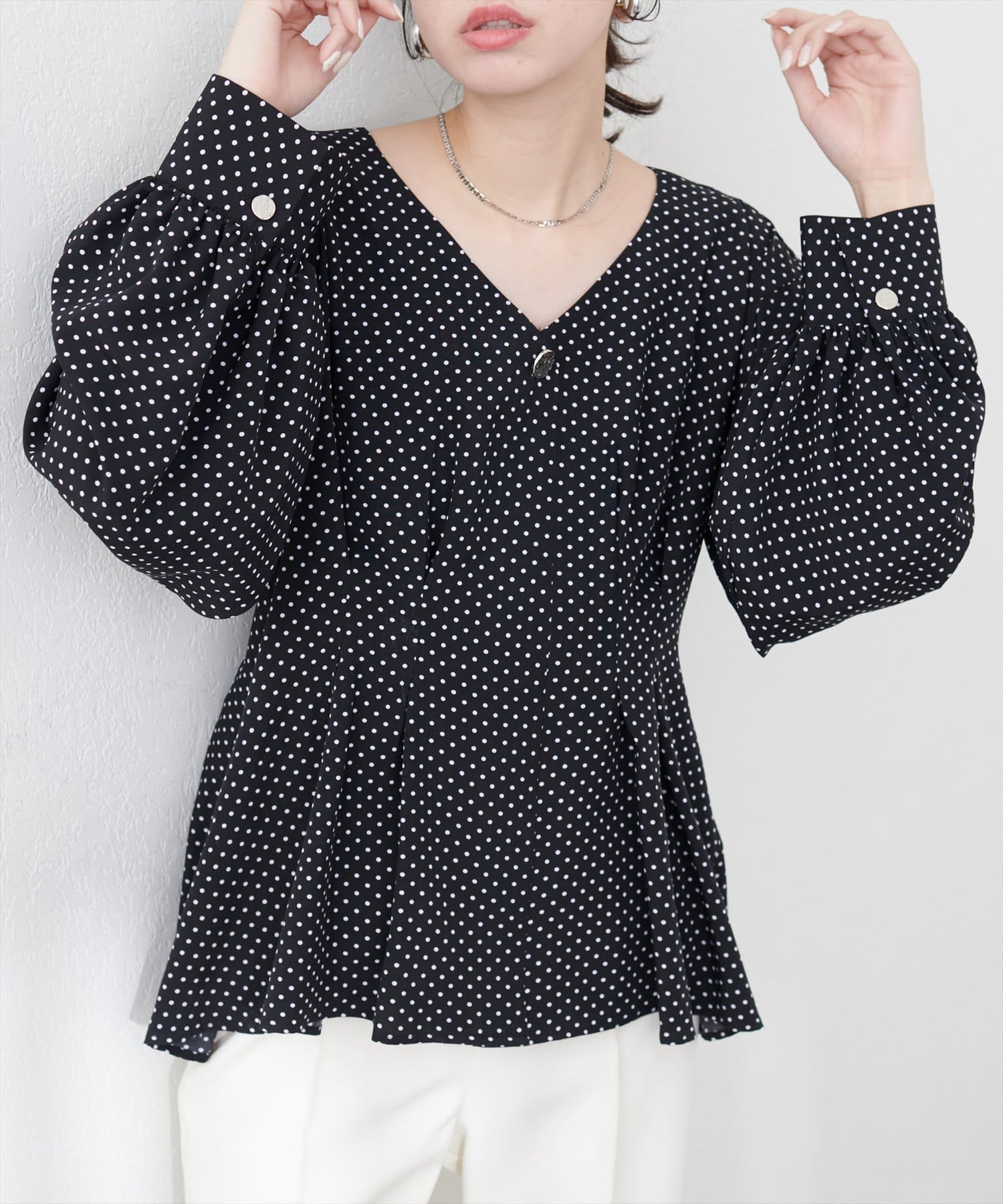 NICE CLAUP / OLIVE des OLIVE OUTLET(ナイスクラップ  / オリーブ デ オリーブ アウトレット) 【natural couture】osonoタックデザインペプラムブラウス