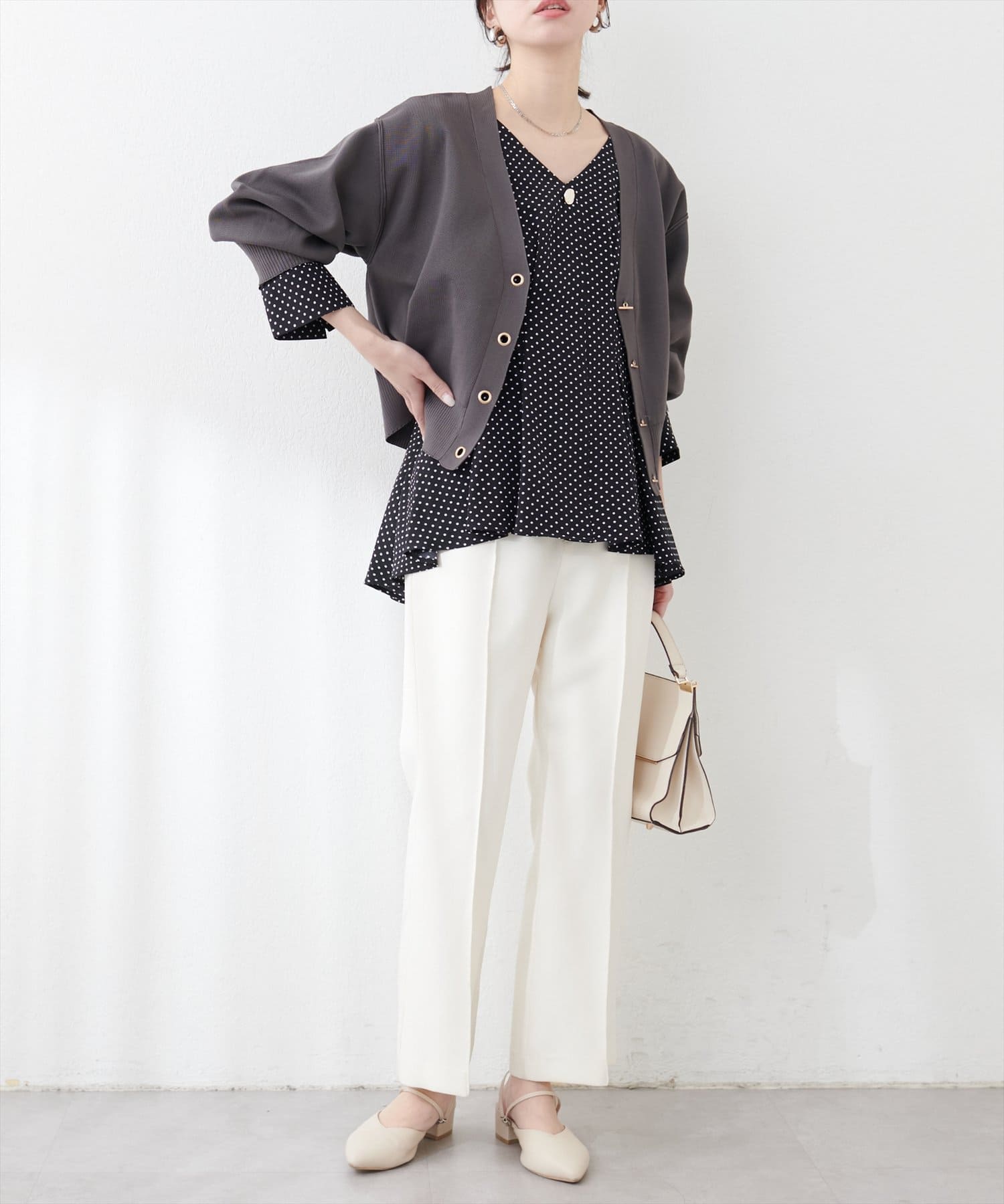 NICE CLAUP / OLIVE des OLIVE OUTLET(ナイスクラップ  / オリーブ デ オリーブ アウトレット) 【natural couture】osonoタックデザインペプラムブラウス