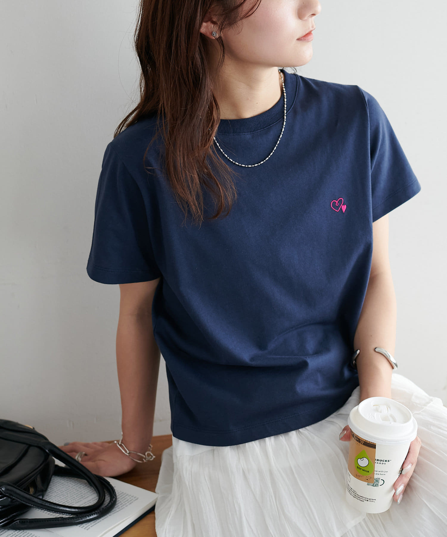 DISCOAT ONLINE LIMITED ITEM一枚で主役にも脇役にも！着回し抜群ハートコンパクトT●デザイン小さなハート刺繍が可愛いアクセントに♡ほどよくゆとりのあるシルエットで、身体のライン