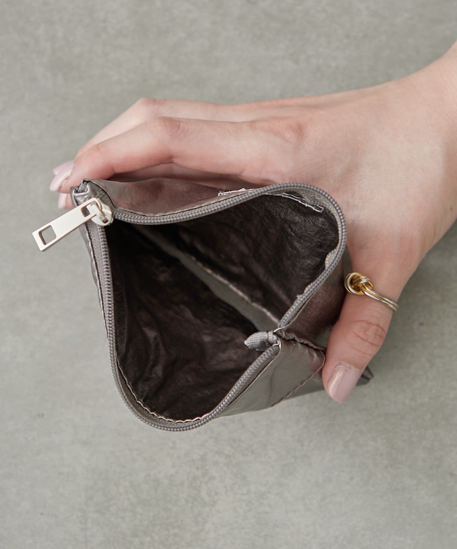 BIRTHDAY BAR(バースデイバー) メタリックティッシュポーチ