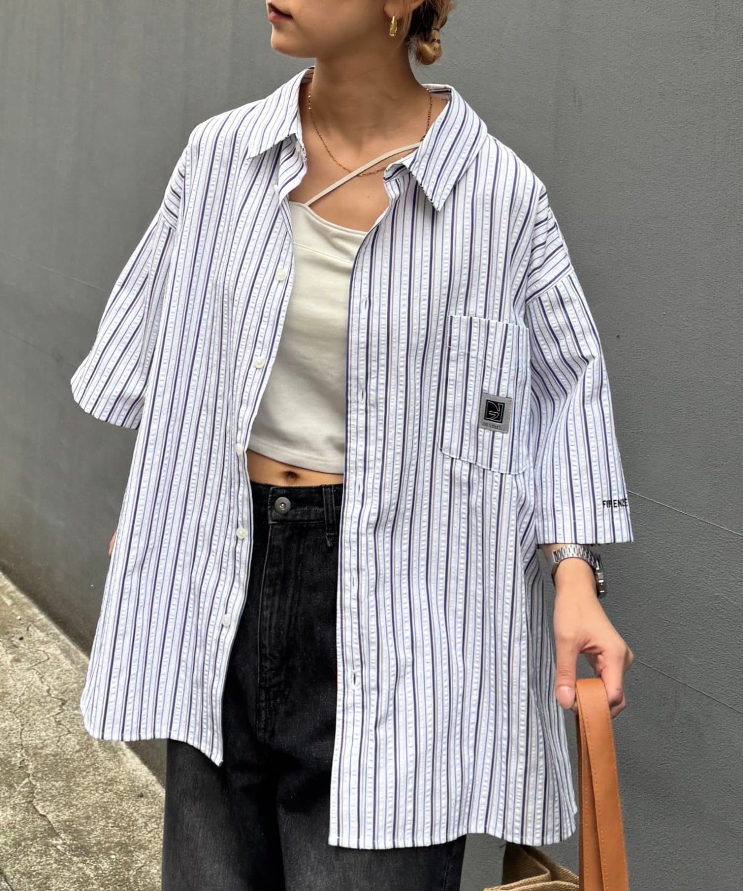 さらっと涼しい＋イージーケア！ストライプシャツ！■デザイン軽やかでサラッとした肌ざわりが気持ちいい素材を使った半袖シャツ。汗ばむ季節でも快適に着られて、シワも気にせずOKな頼れる1枚です！オーバーサイ