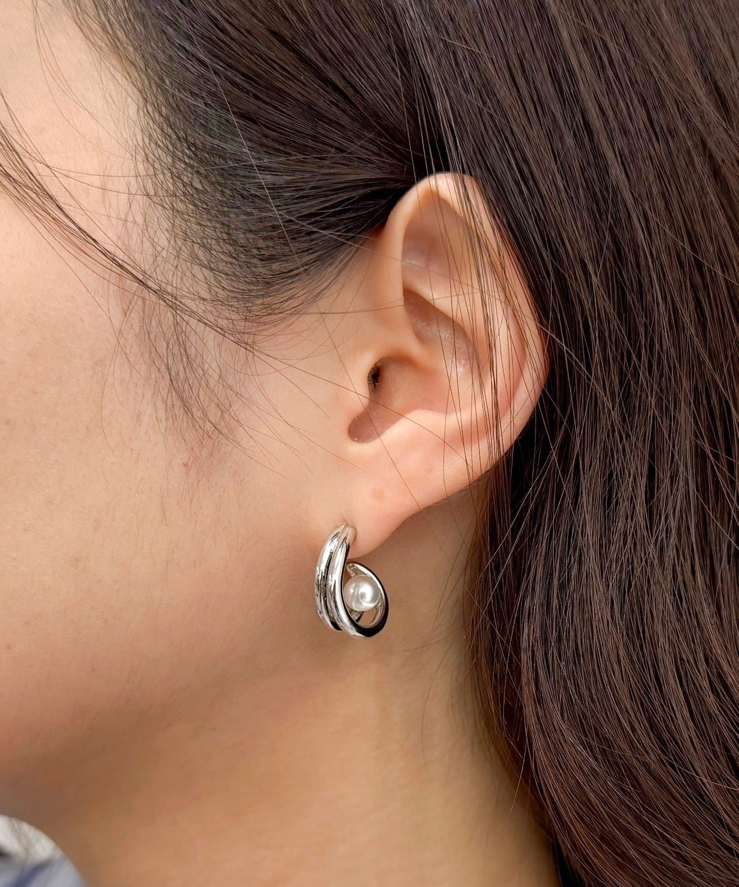 パール&カールメタルピアス | FREDY & GLOSTER(フレディ アンド パール&カールメタルピアス | FREDY & GLOSTER(フレディ アンド