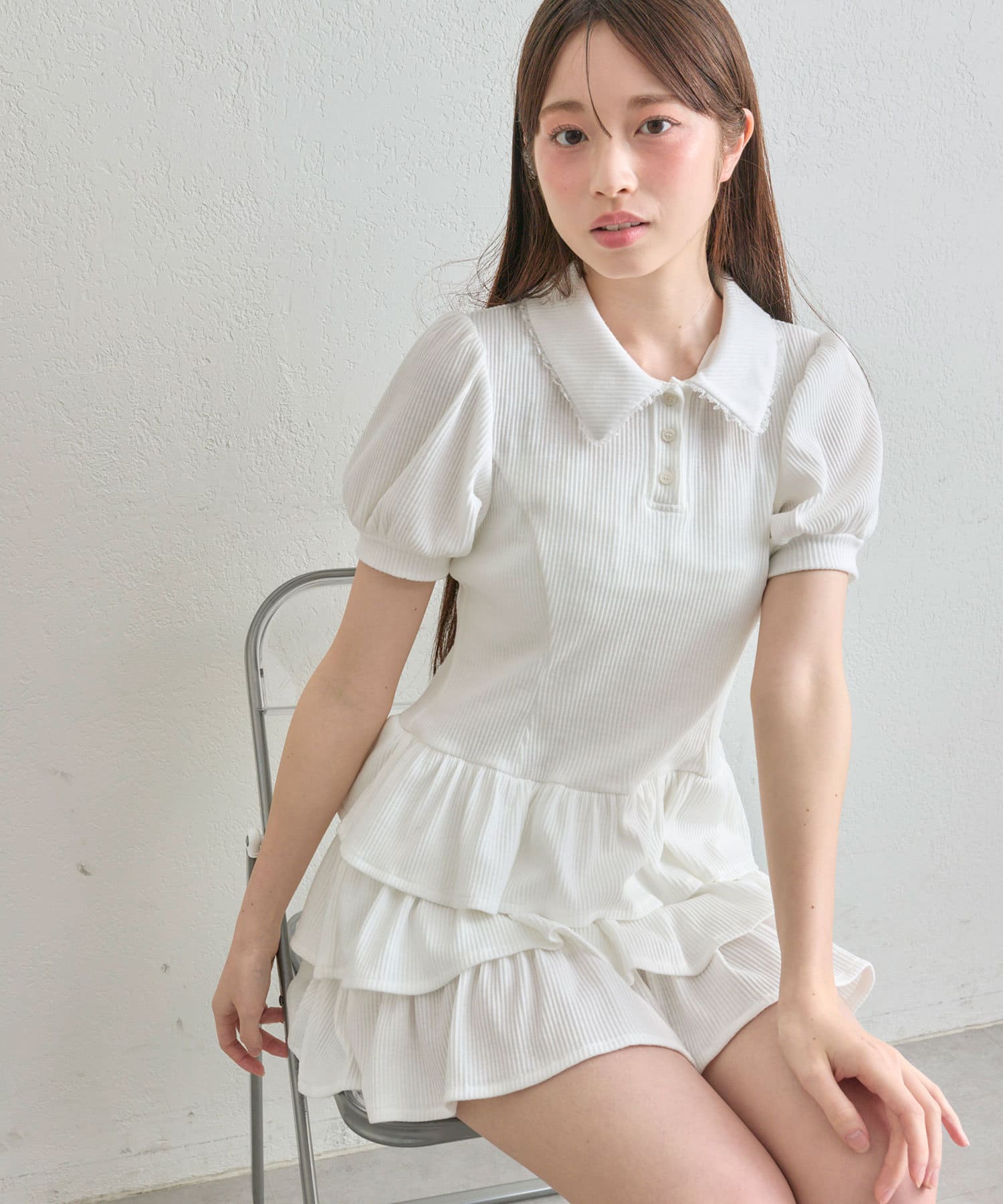 ガーリーとカジュアルのいいとこどりをしたミニワンピース■デザイン・甘め要素が詰まったデザインで、カットソー素材でもカジュアルすぎず着用していただけます。・衿にさりげないレース付きで顔周り華やかになりま