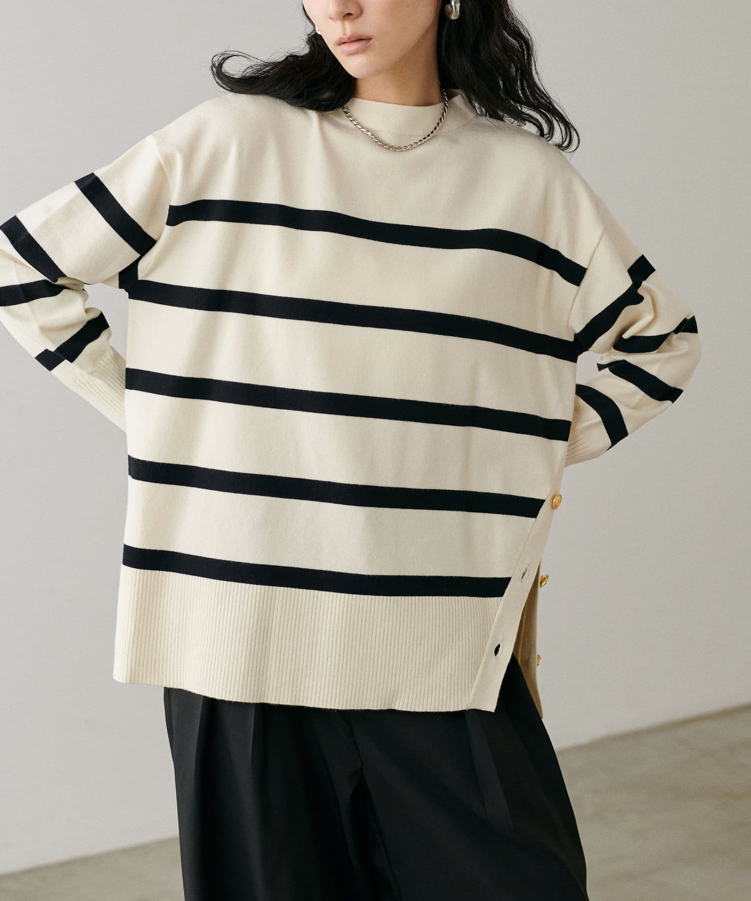 NICE CLAUP / OLIVE des OLIVE OUTLET(ナイスクラップ  / オリーブ デ オリーブ アウトレット) 【LARUTA】サイド釦ボトルネックニット