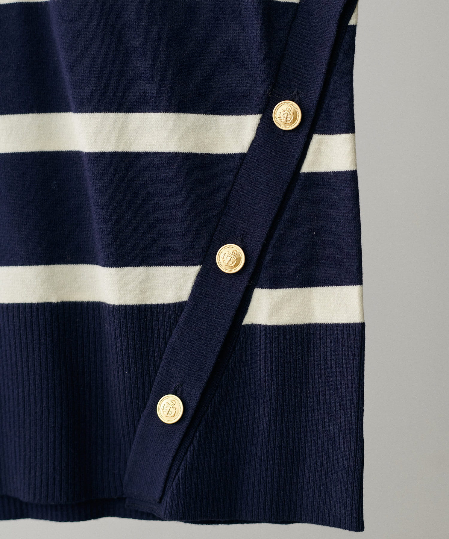 NICE CLAUP / OLIVE des OLIVE OUTLET(ナイスクラップ  / オリーブ デ オリーブ アウトレット) 【LARUTA】サイド釦ボトルネックニット