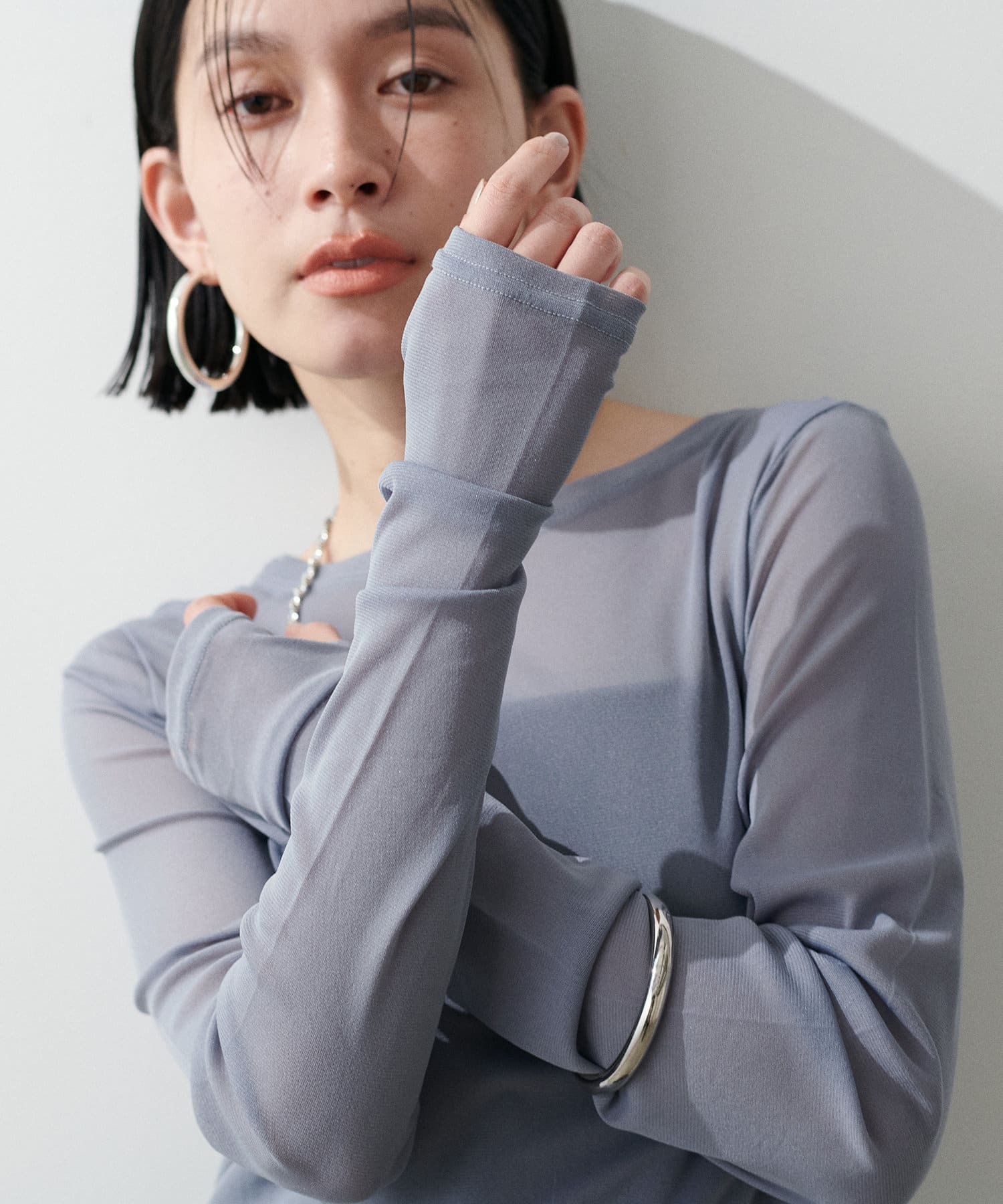 【2025SS LARUTA】メッシュチュールプルオーバー※Web限定カラー：チャコール・ピンク■Design旬のシアー素材のプルオーバーが登場。ニュアンスたっぷりな程よい透け感でメインとしてもレイヤ