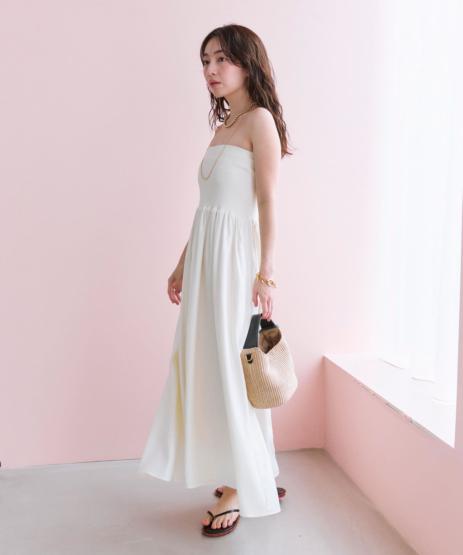 美シルエット】ベアトップギャザーワンピース | La boutique
