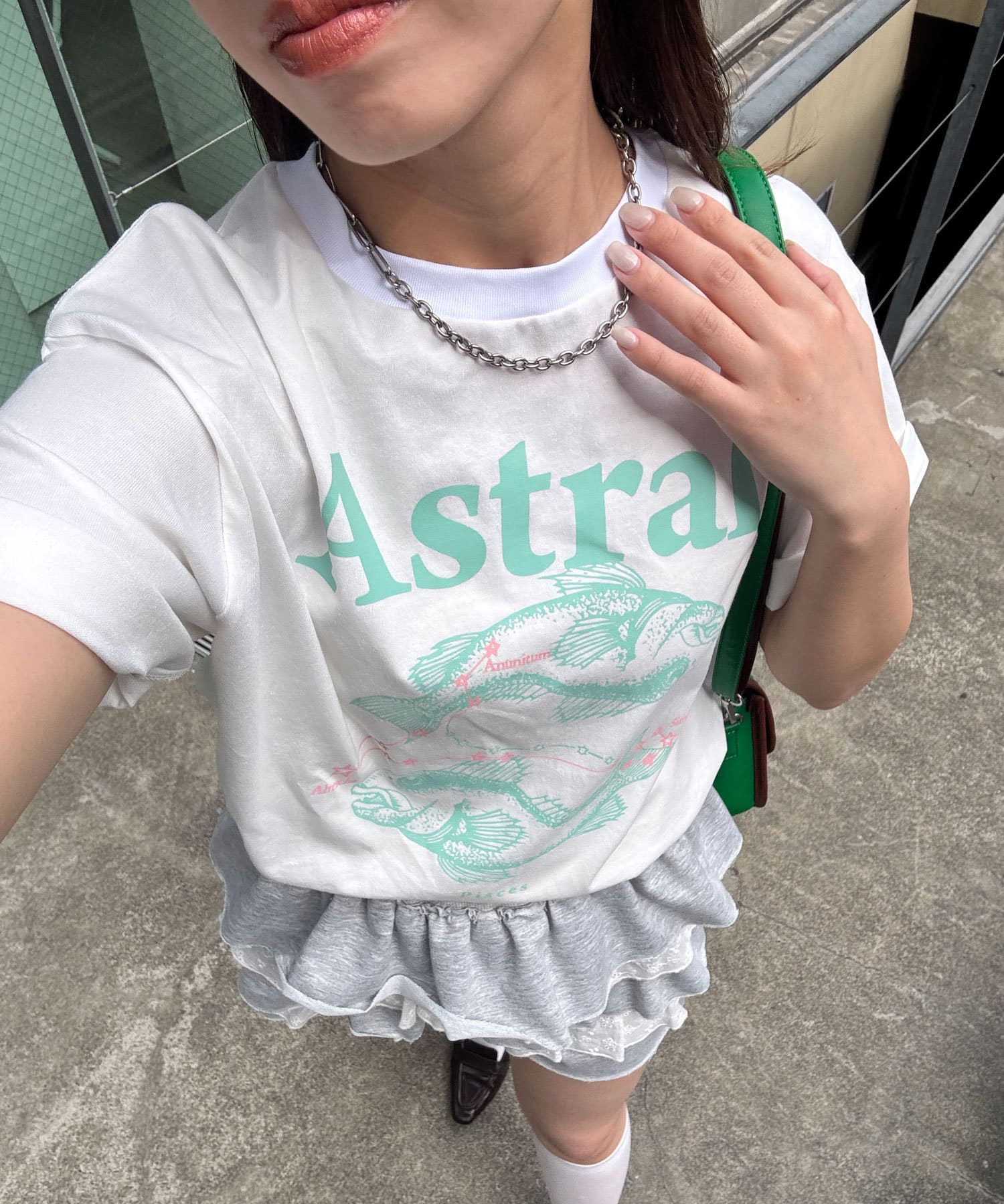 存在感のあるグラフィックでコーデの主役になる星座TEE▼ポイントフロントにプリントされた星座モチーフが、シンプルなTシャツに程よいインパクトをプラス。主張しすぎず、それでもしっかり目を引くデザインに仕