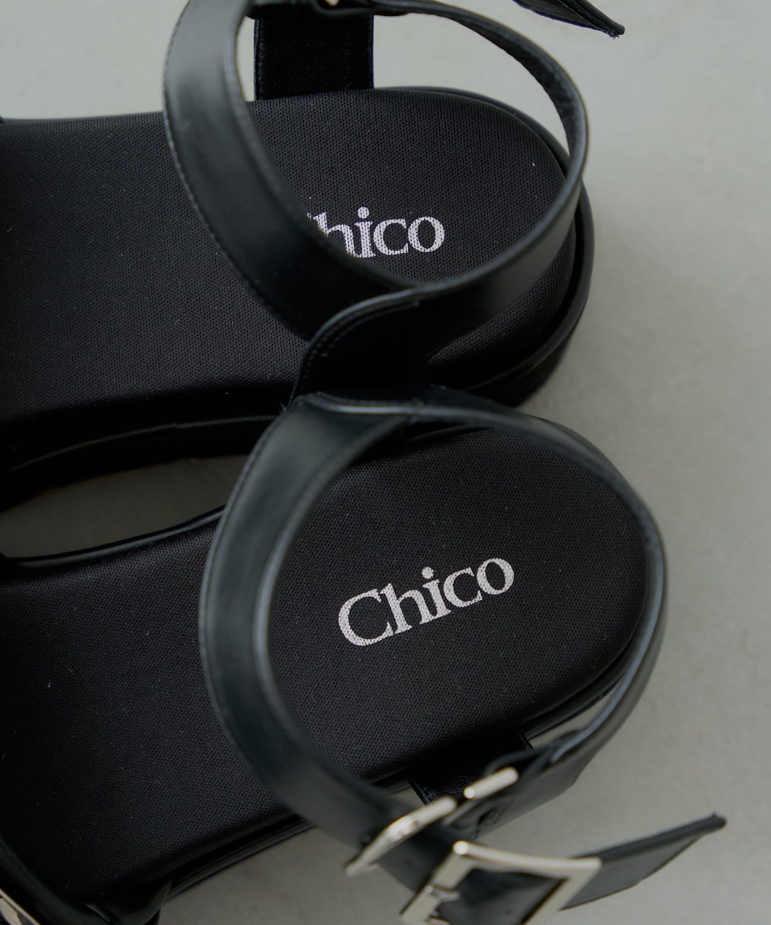 Chico(チコ) 厚底クロスベルトデザインサンダル