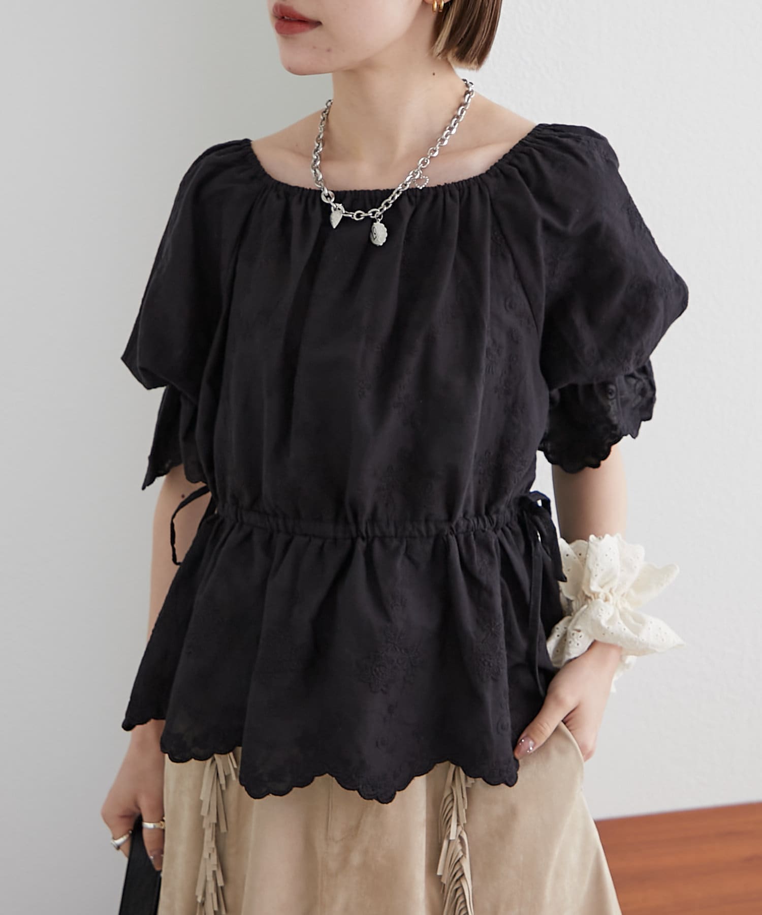 w closet(ダブルクローゼット) 【前後2WAY】レース刺繍オフショルブラウス