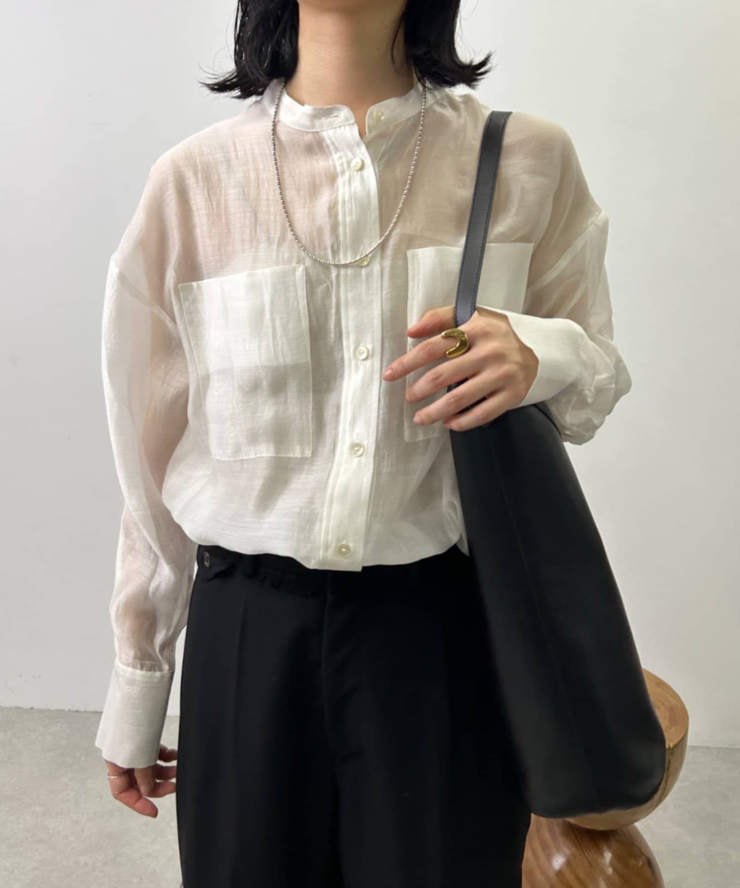 【新品タグ付き】SHENERY バンドカラーオーガンジーシャツ SHENERY（シーナリー）の「バンドカラーオーガンジーシャツ
