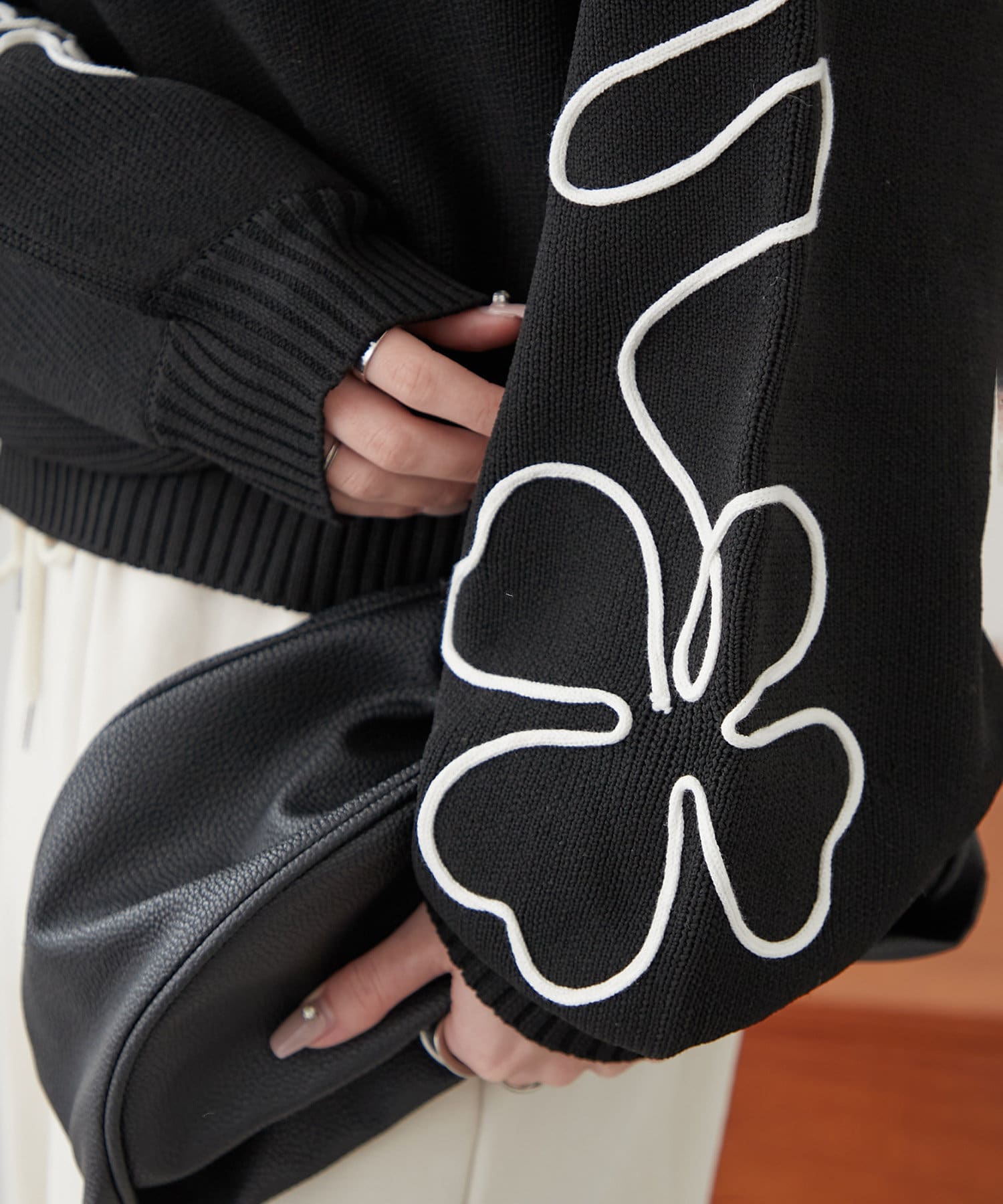 NICE CLAUP / OLIVE des OLIVE OUTLET(ナイスクラップ  / オリーブ デ オリーブ アウトレット) 【RMAF】ライン刺繍ニットプルオーバー