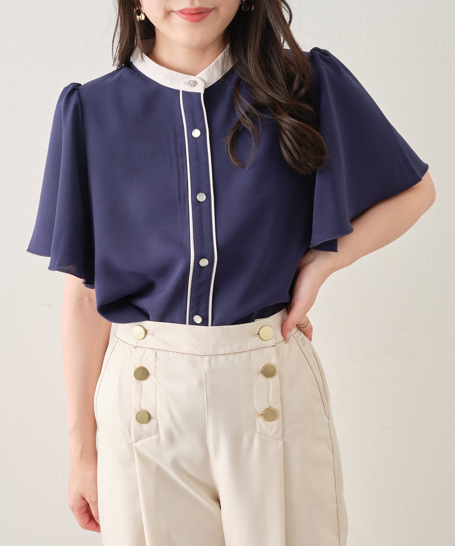 ANOTHER BRANCH OLIVE des OLIVEオフィスにも大活躍する毎年大人気のきれいめブラウス！■Design・配色が可愛いきれいめブラウス・フレア袖で女性らしさを演出してくれるアイテ