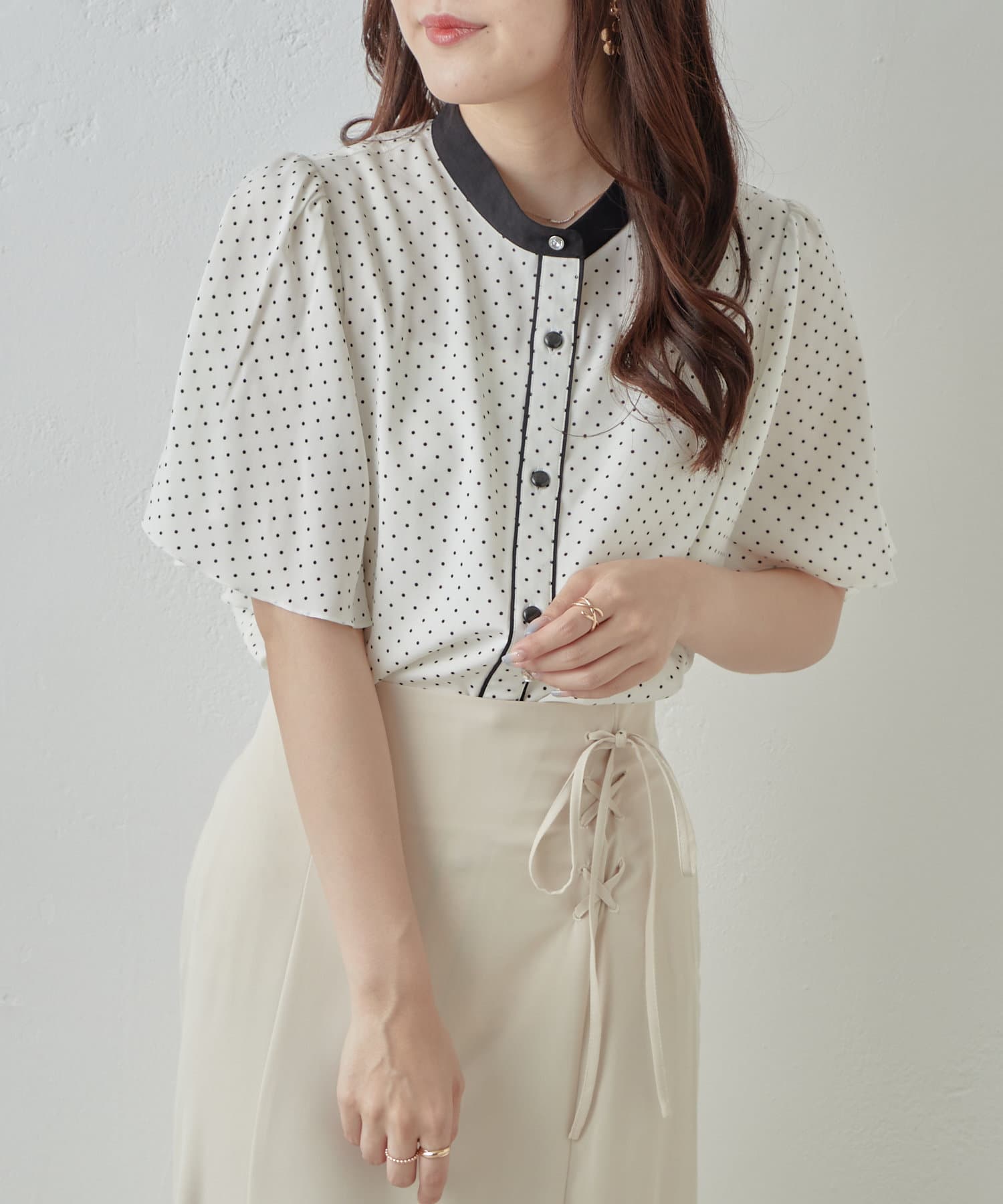 ANOTHER BRANCH OLIVE des OLIVEオフィスにも大活躍する毎年大人気のきれいめブラウス！■Design・配色が可愛いきれいめブラウス・フレア袖で女性らしさを演出してくれるアイテ