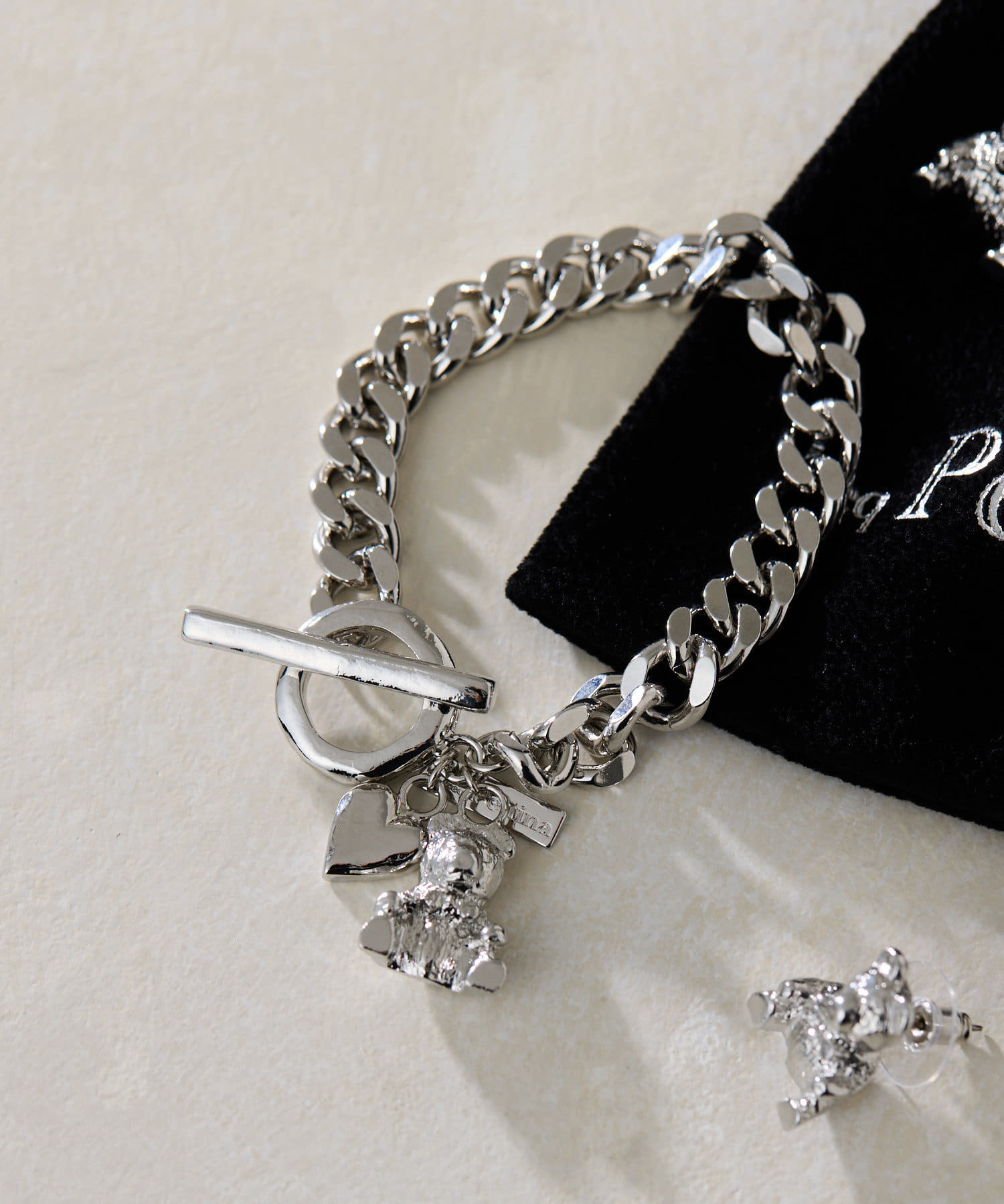 ear PAPILLONNER(イア パピヨネ) 【beq Pettina(ベック ペティーナ)】TOYチャーム付きマンテルブレスレット