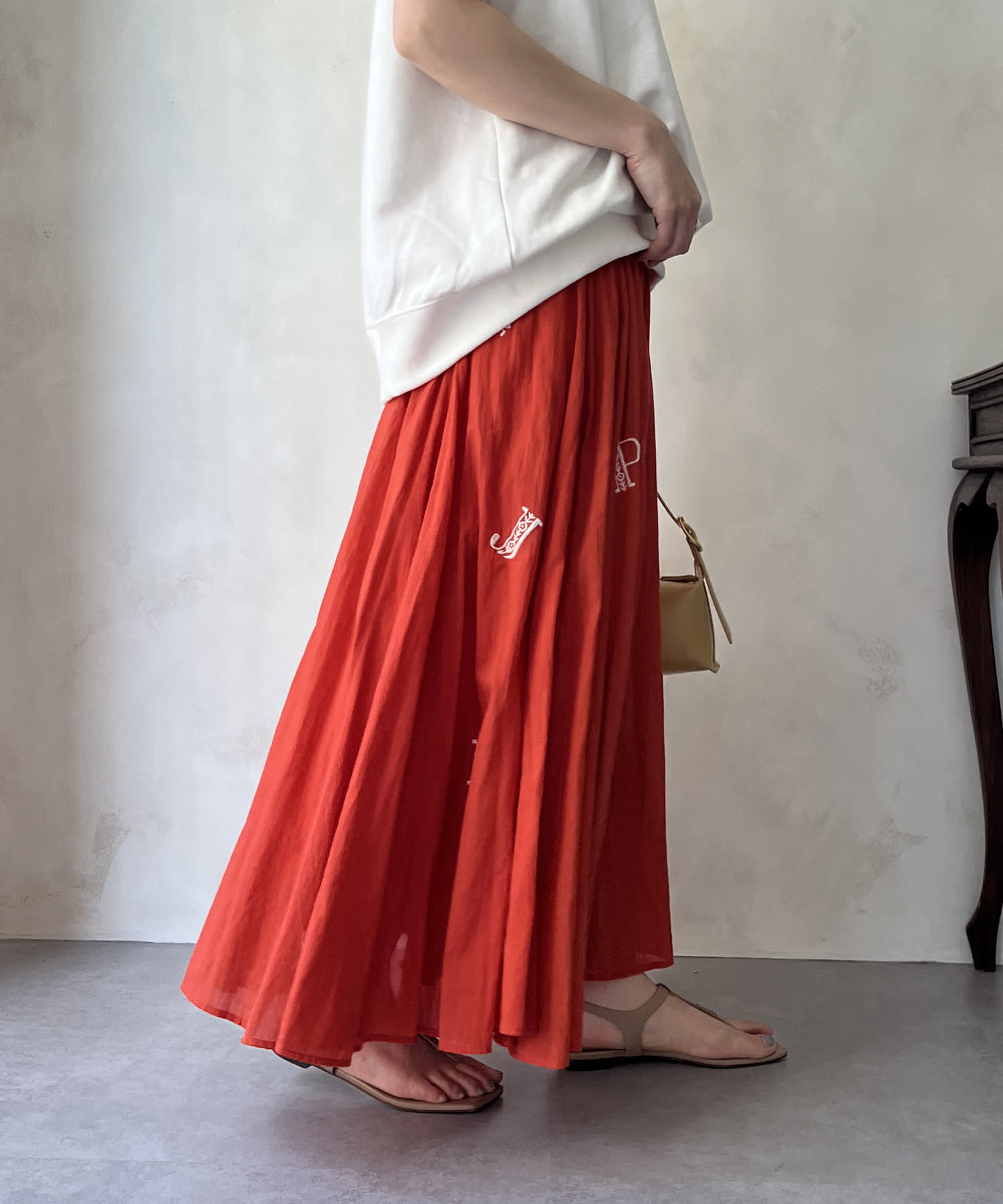 ■2025 SPRING & SUMMER ITEM■WEB限定!インド綿の刺繍デザインロングスカートが登場！刺繍模様がインパクトなインド綿スカート！暑い季節にも涼し気な雰囲気のインド綿を使用
