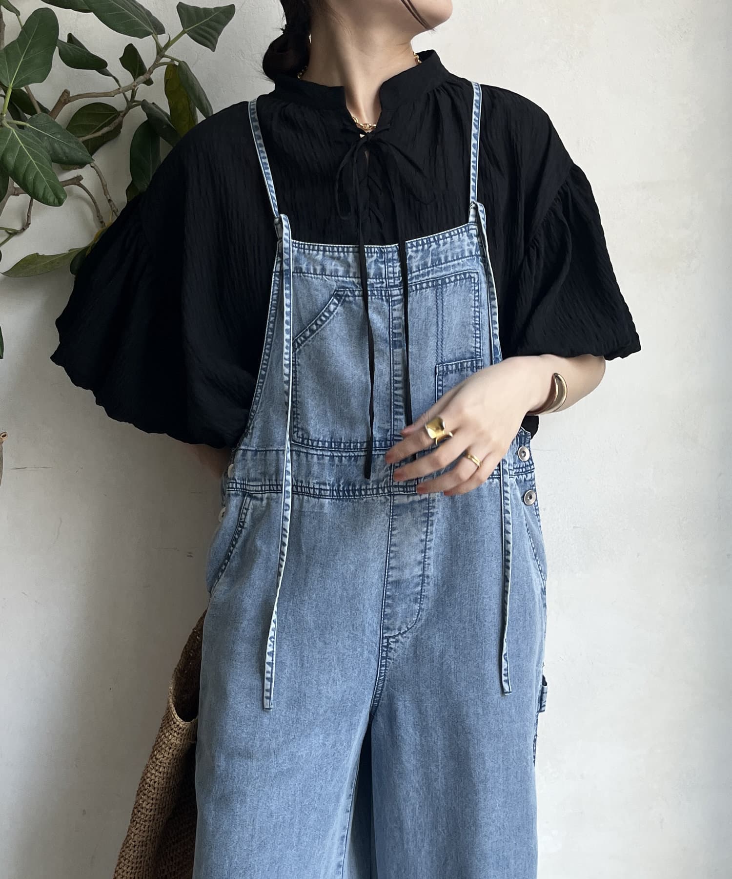 ■2025 SPRING & SUMMER ITEM■WEB限定!着こなしの幅が広がる、前後2WAYレースアップブラウス！レースアップをフロントにしても、バックにしても着用可能なデザイン。その